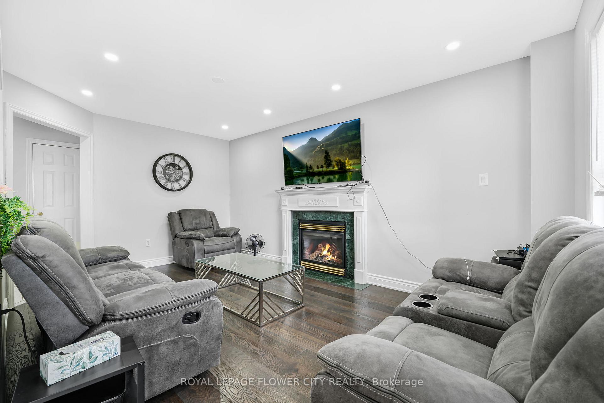 Photo 6 of 4 Stephanie Lane, Barrie, Painswick South — HOMEH