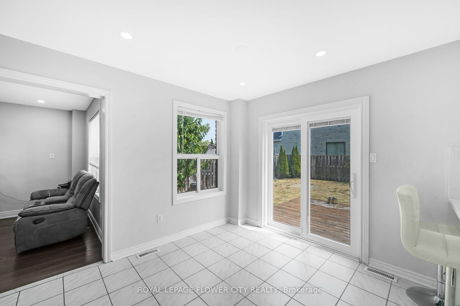 Photo 22 of 4 Stephanie Lane, Barrie, Painswick South — HOMEH