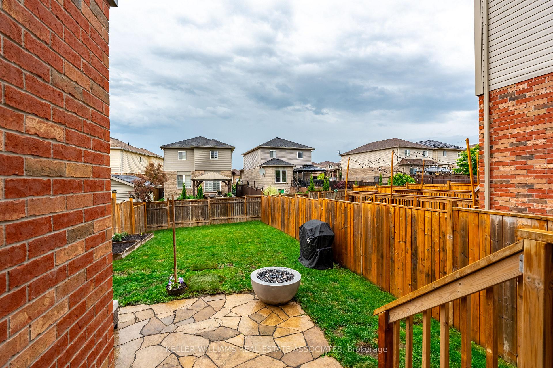 Photo 28 of 40 Drone Crescent, Guelph, Willow West/Sugarbush/West Acres — HOMEH