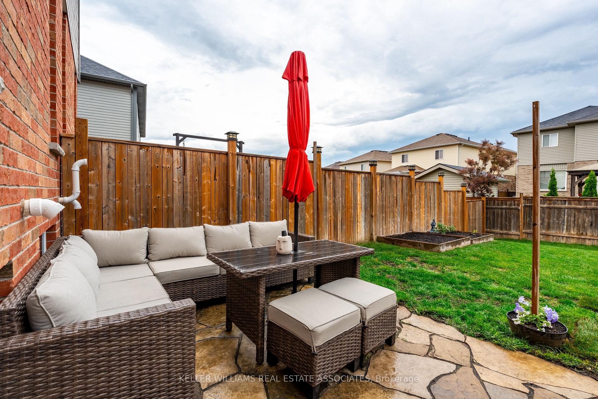 Photo 36 of 40 Drone Crescent, Guelph, Willow West/Sugarbush/West Acres — HOMEH