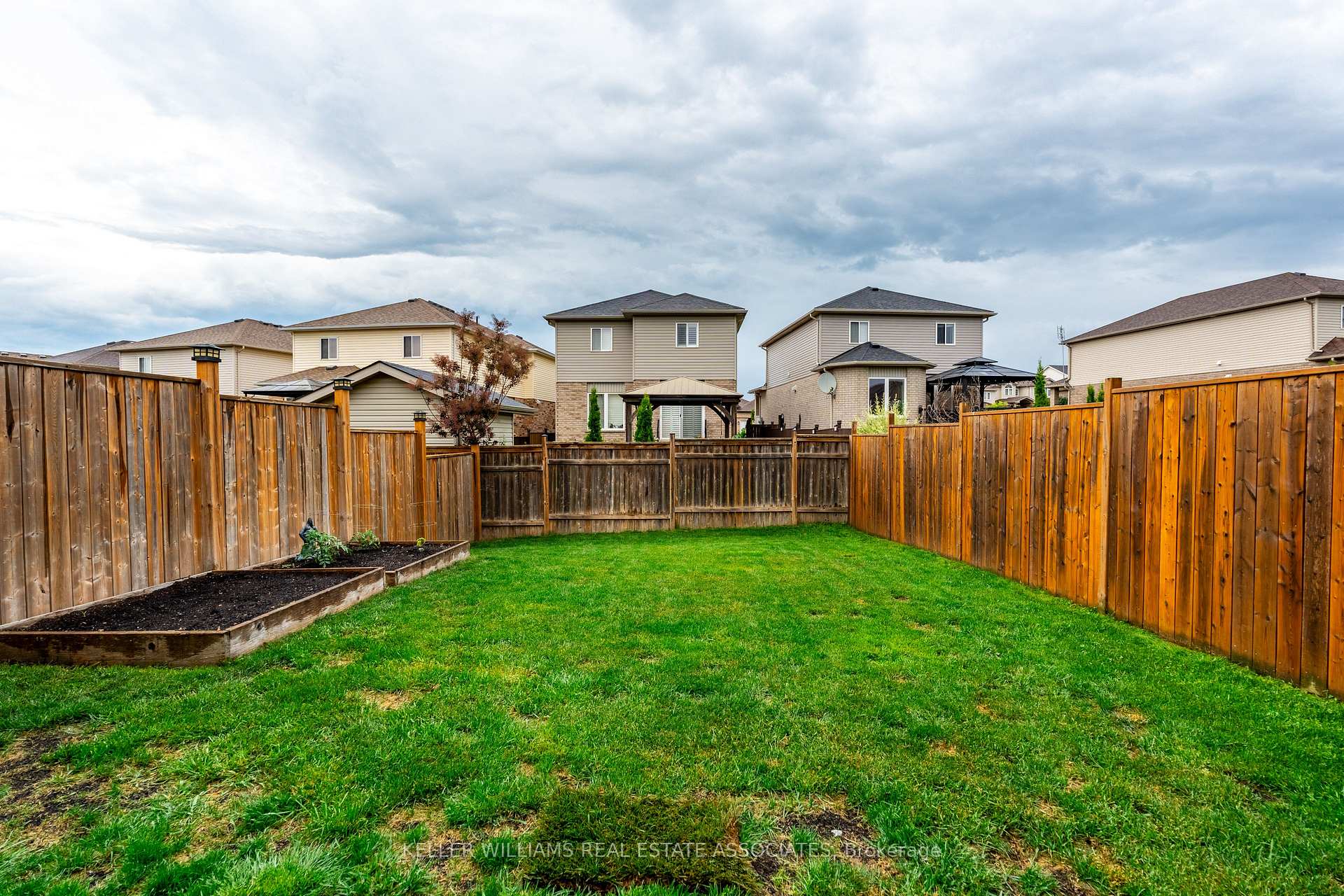 Photo 29 of 40 Drone Crescent, Guelph, Willow West/Sugarbush/West Acres — HOMEH