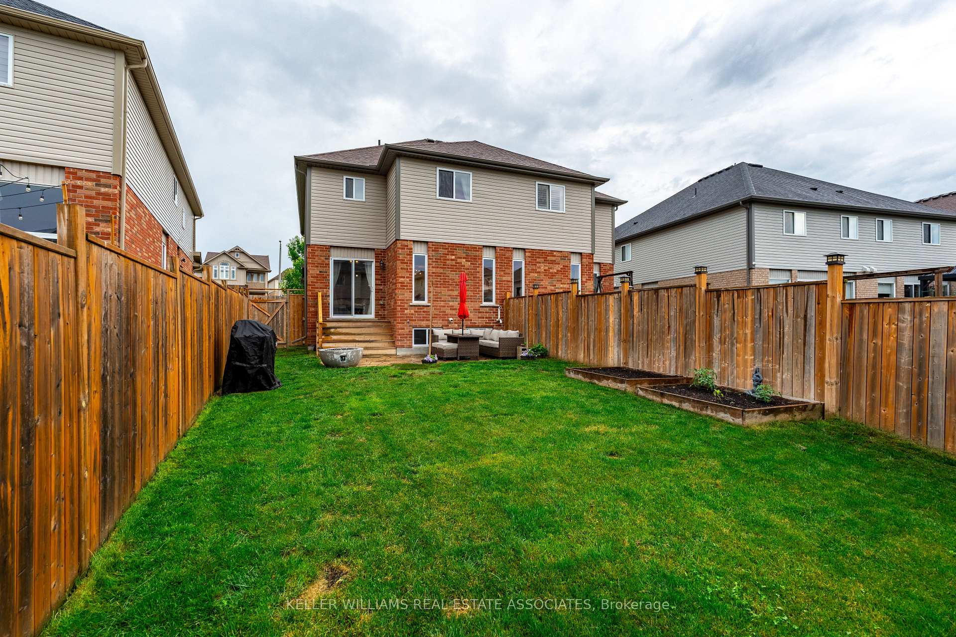Photo 32 of 40 Drone Crescent, Guelph, Willow West/Sugarbush/West Acres — HOMEH