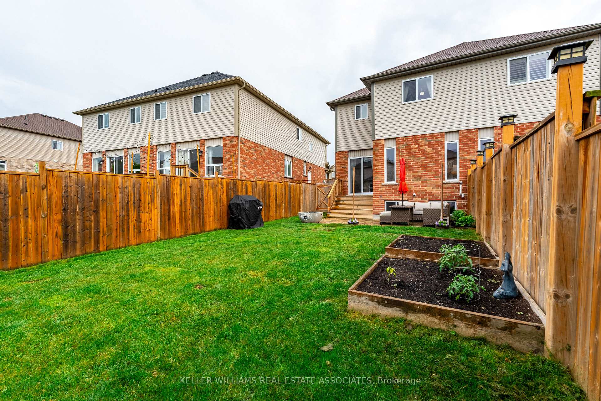 Photo 40 of 40 Drone Crescent, Guelph, Willow West/Sugarbush/West Acres — HOMEH