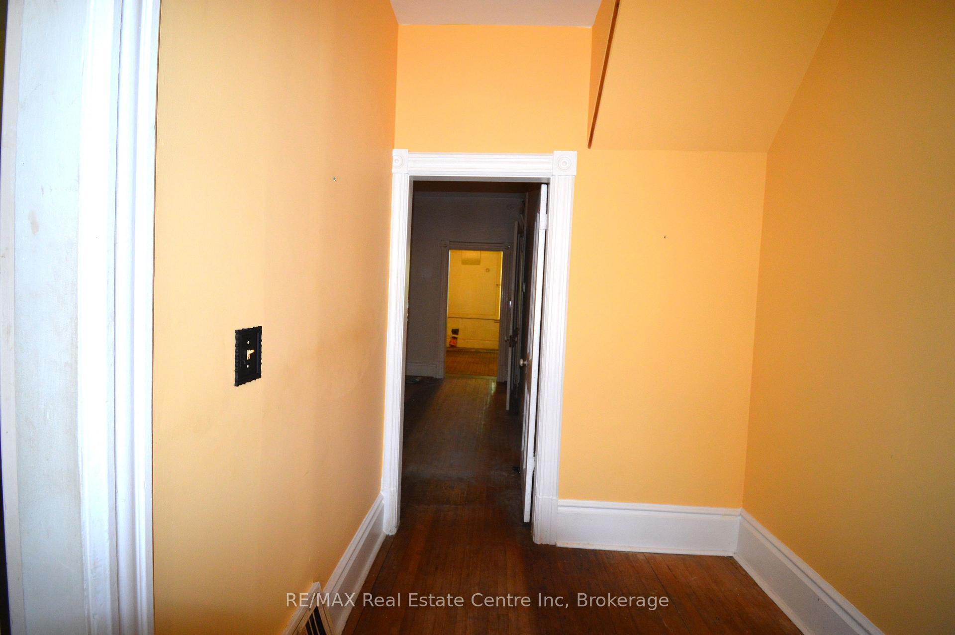 Photo 15 of 30 Glasgow Street N, Guelph, Downtown — HOMEH