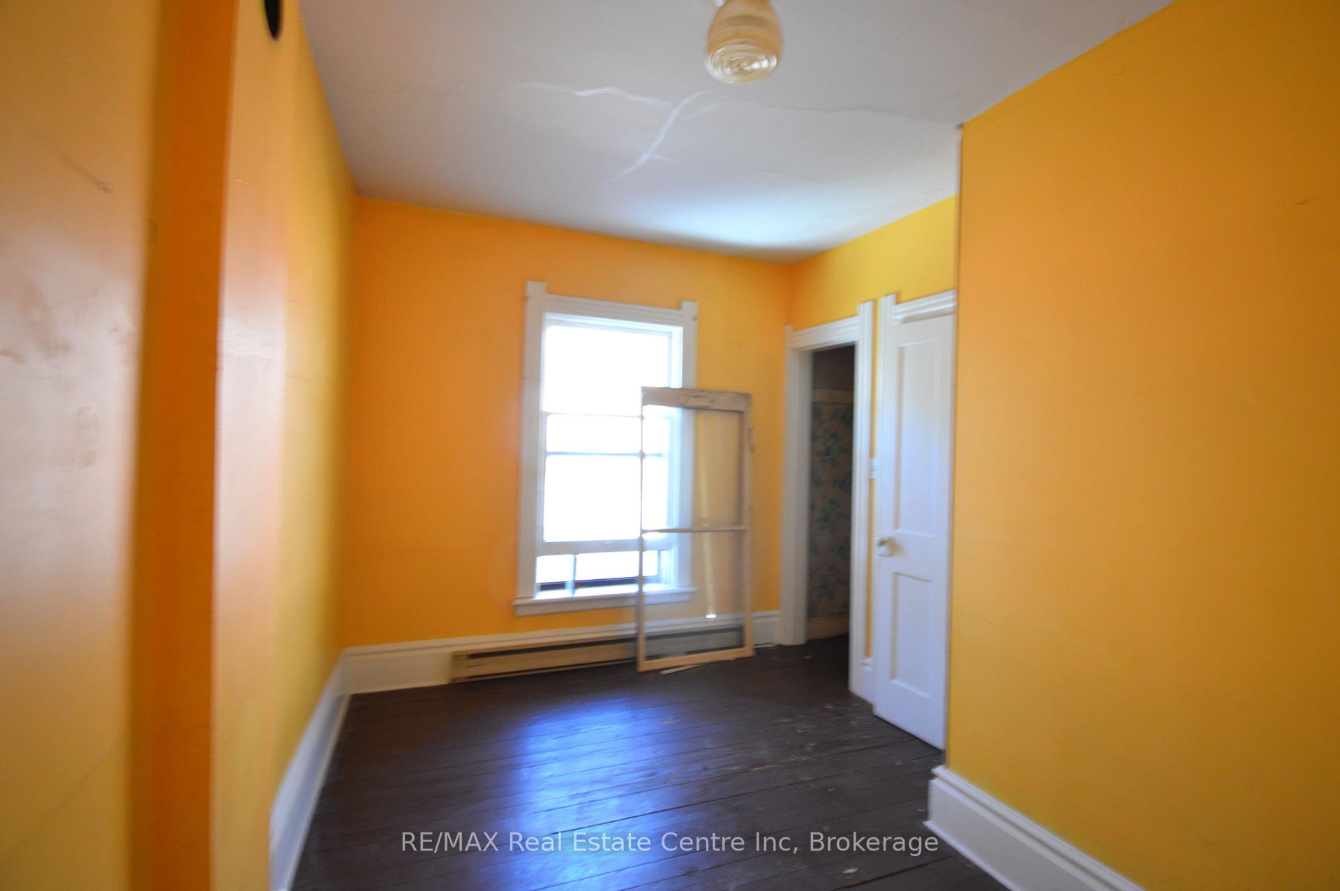 Photo 11 of 30 Glasgow Street N, Guelph, Downtown — HOMEH