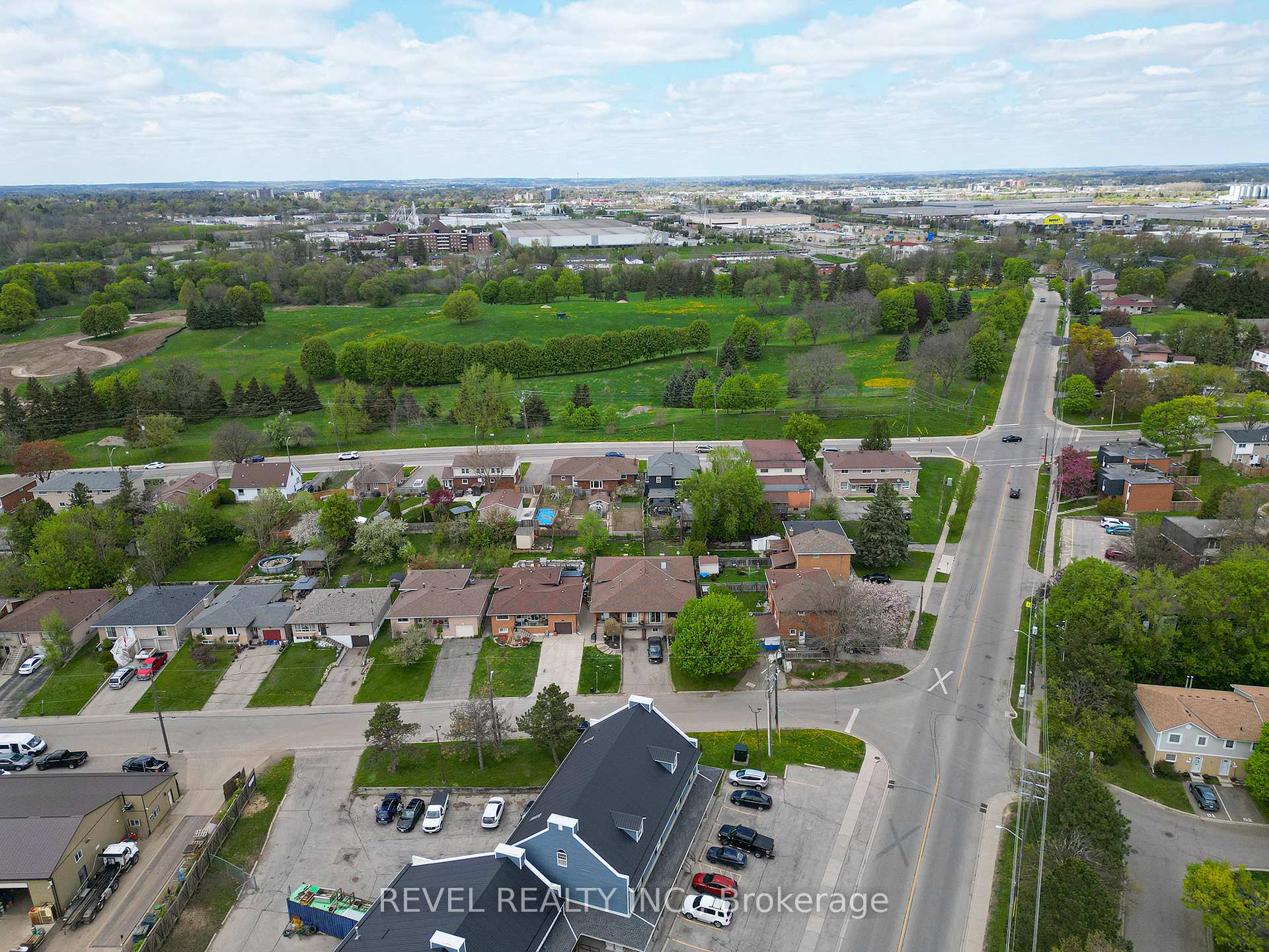 Photo 32 of 264B Bruce Street, Brantford — HOMEH