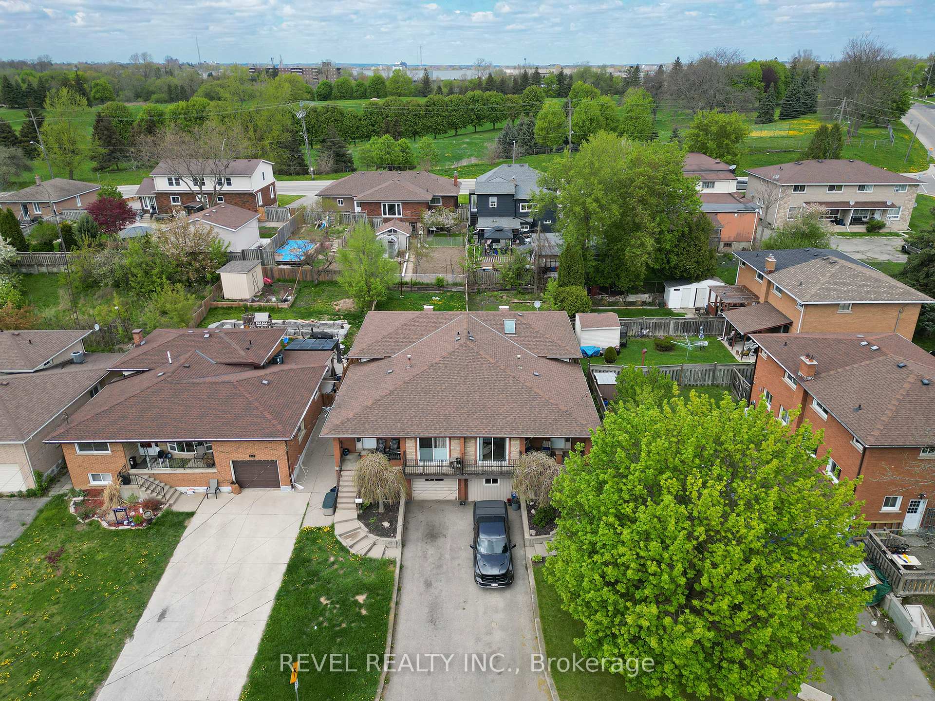 Photo 33 of 264B Bruce Street, Brantford — HOMEH