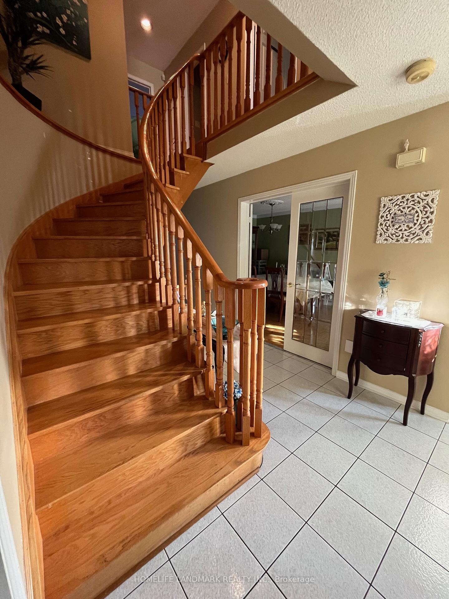 Photo 5 of 19 Eastern Road, Vaughan, West Woodbridge — HOMEH