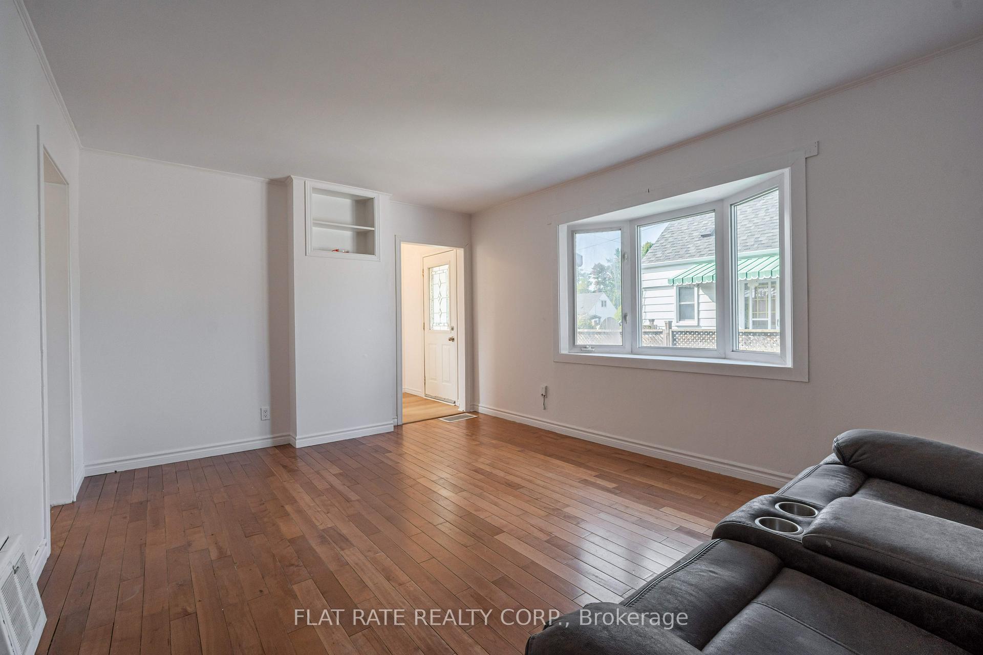 Photo 8 of 460 O'Connell Road, Peterborough, Ashburnham Ward 4 — HOMEH