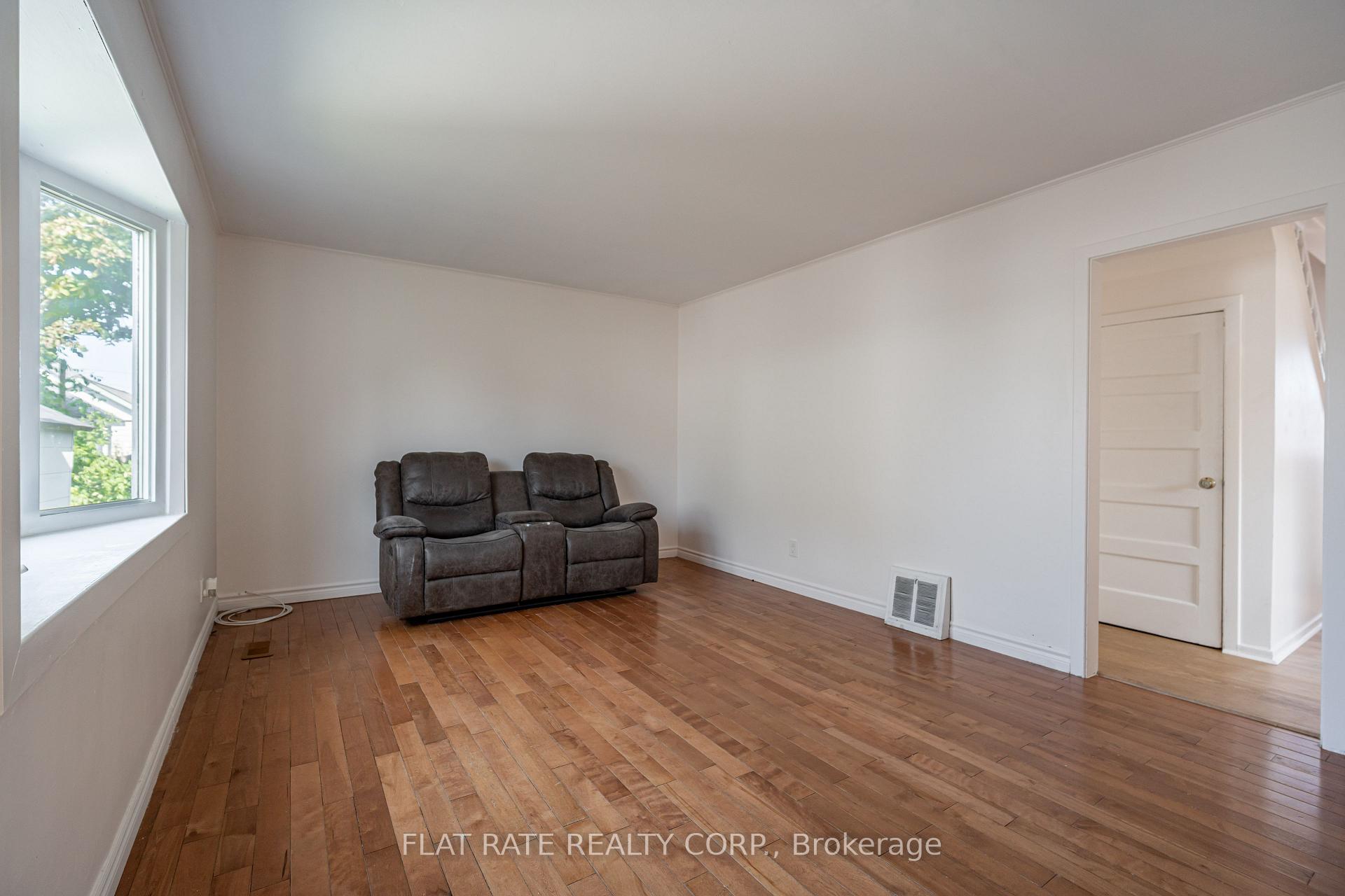 Photo 3 of 460 O'Connell Road, Peterborough, Ashburnham Ward 4 — HOMEH