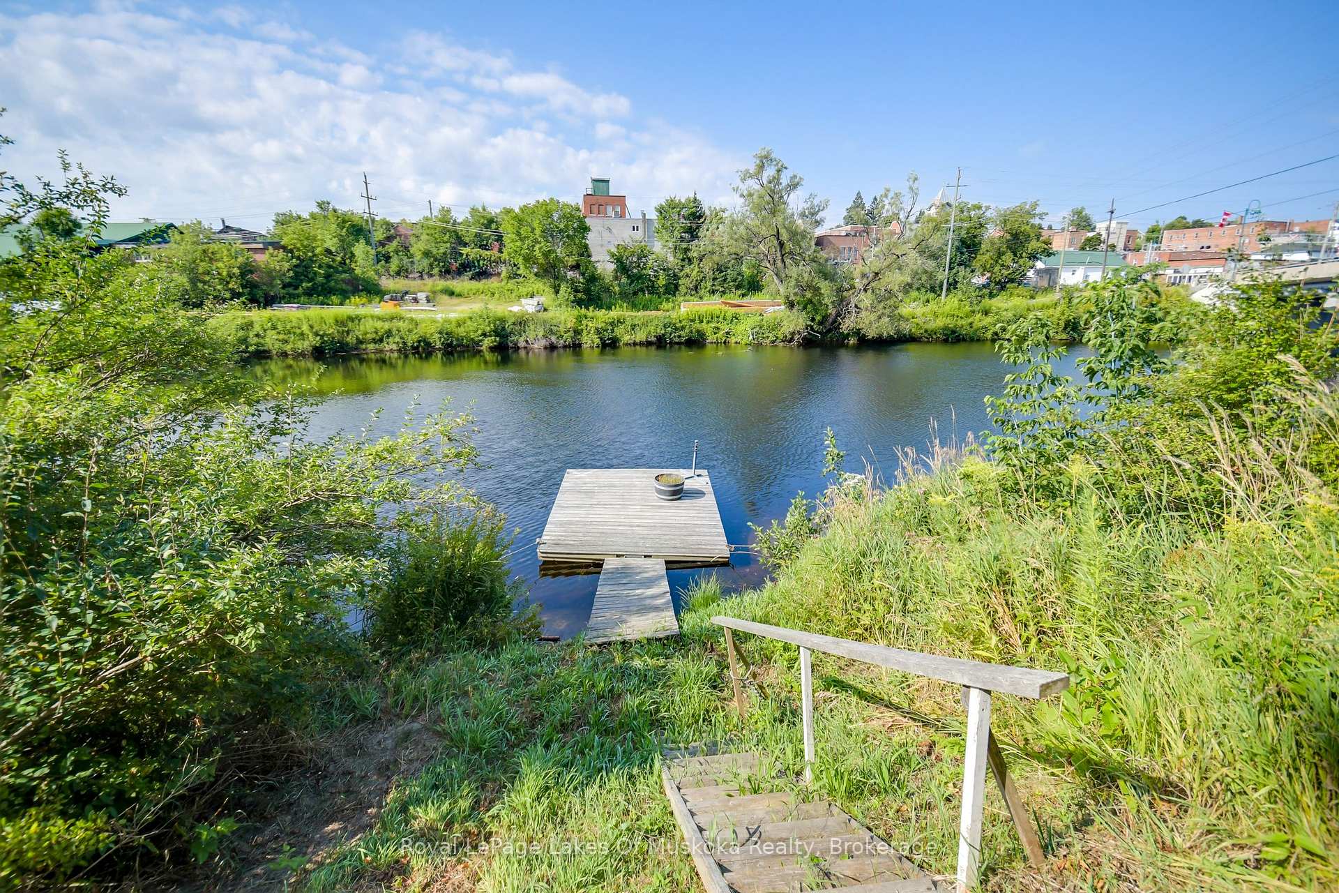 Photo 2 of 30 Taylor Road, Bracebridge, Macaulay — HOMEH