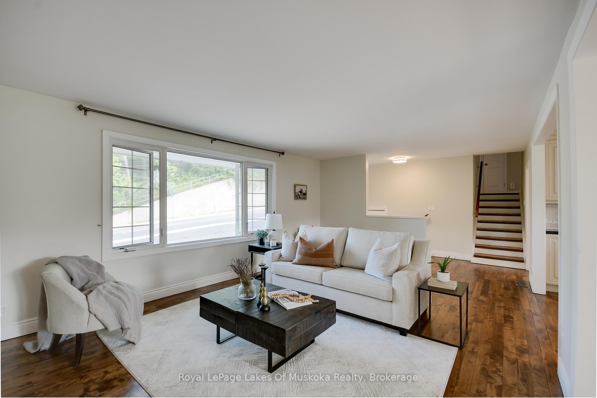 Photo 3 of 30 Taylor Road, Bracebridge, Macaulay — HOMEH
