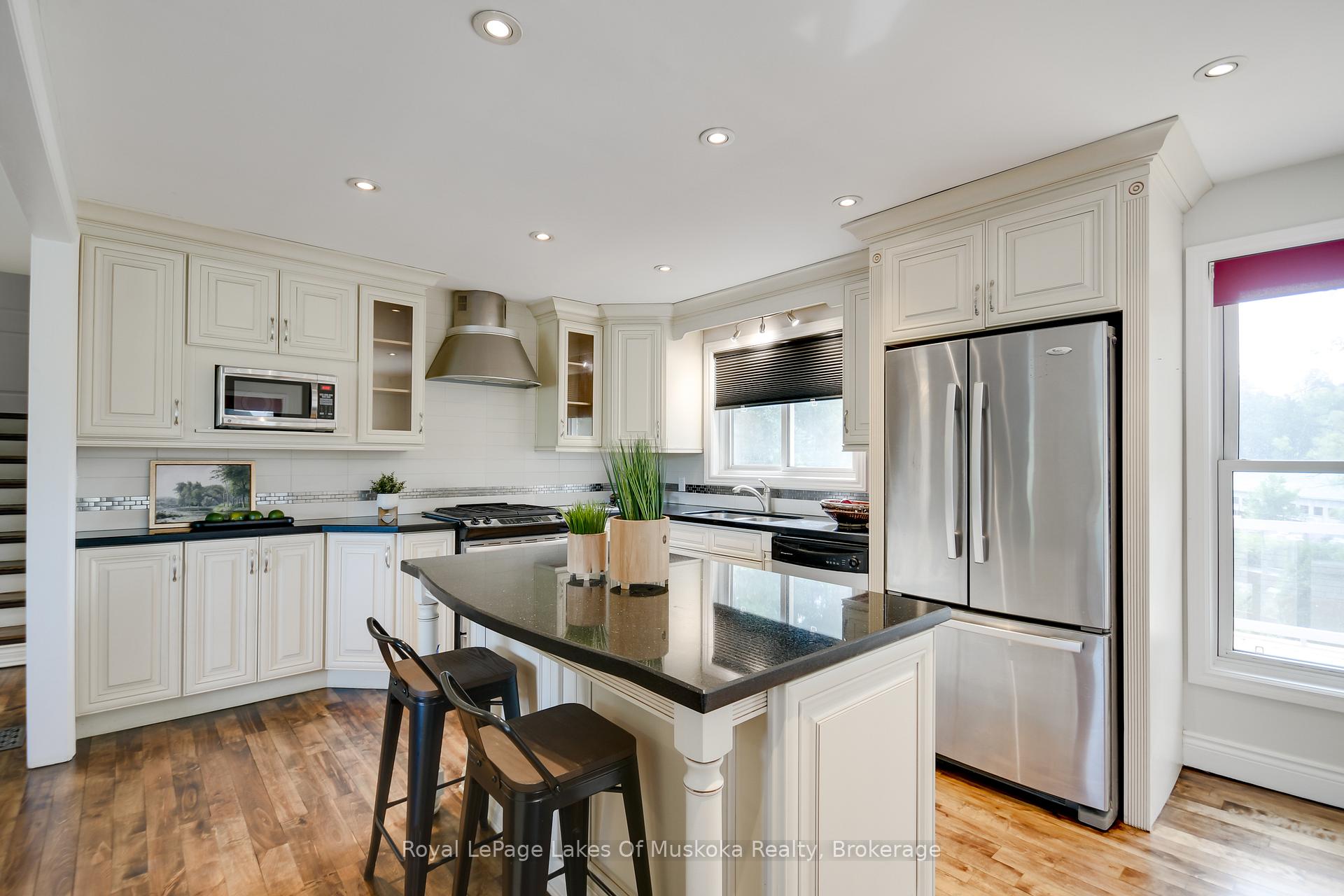 Photo 8 of 30 Taylor Road, Bracebridge, Macaulay — HOMEH