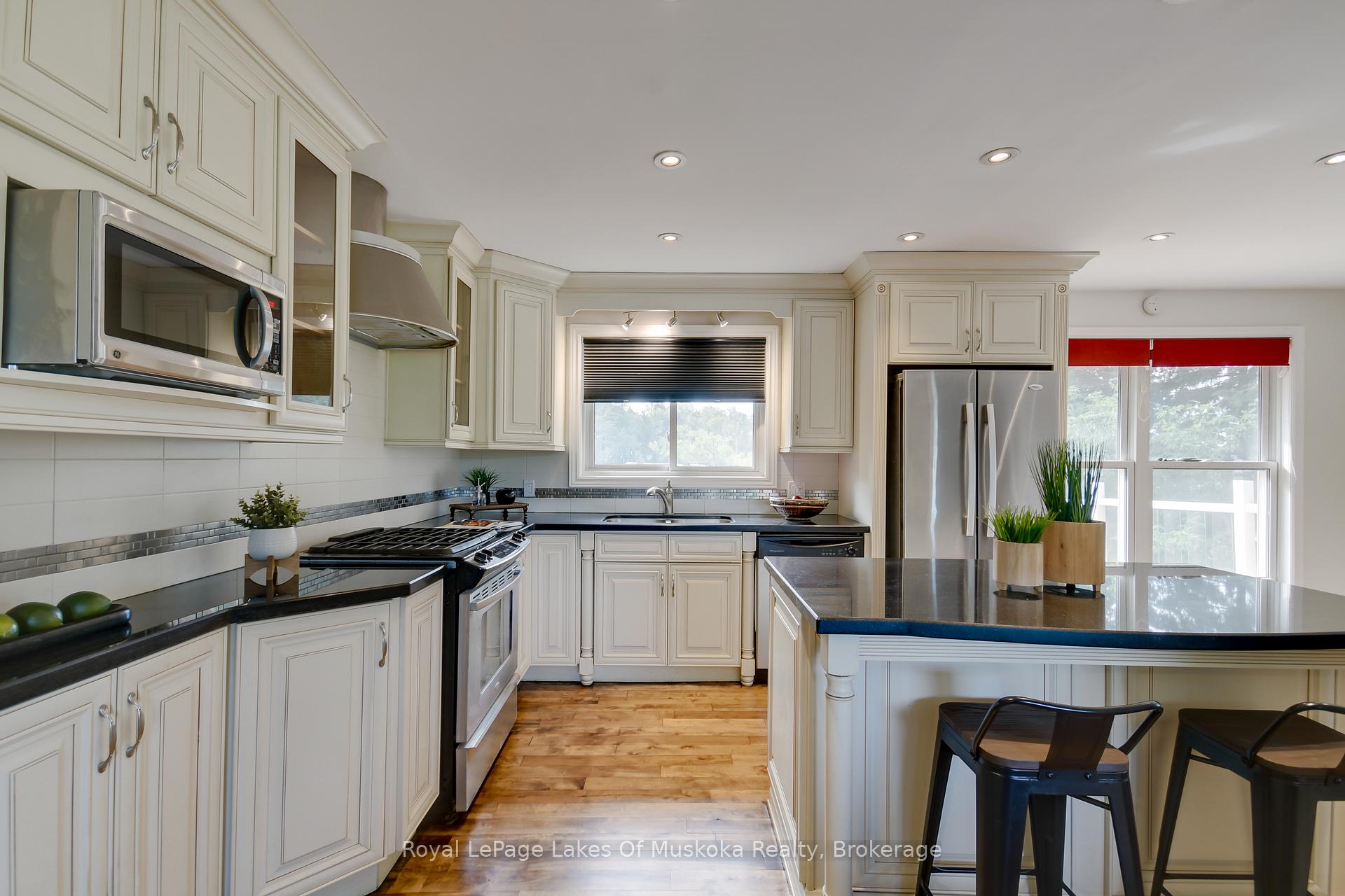 Photo 11 of 30 Taylor Road, Bracebridge, Macaulay — HOMEH