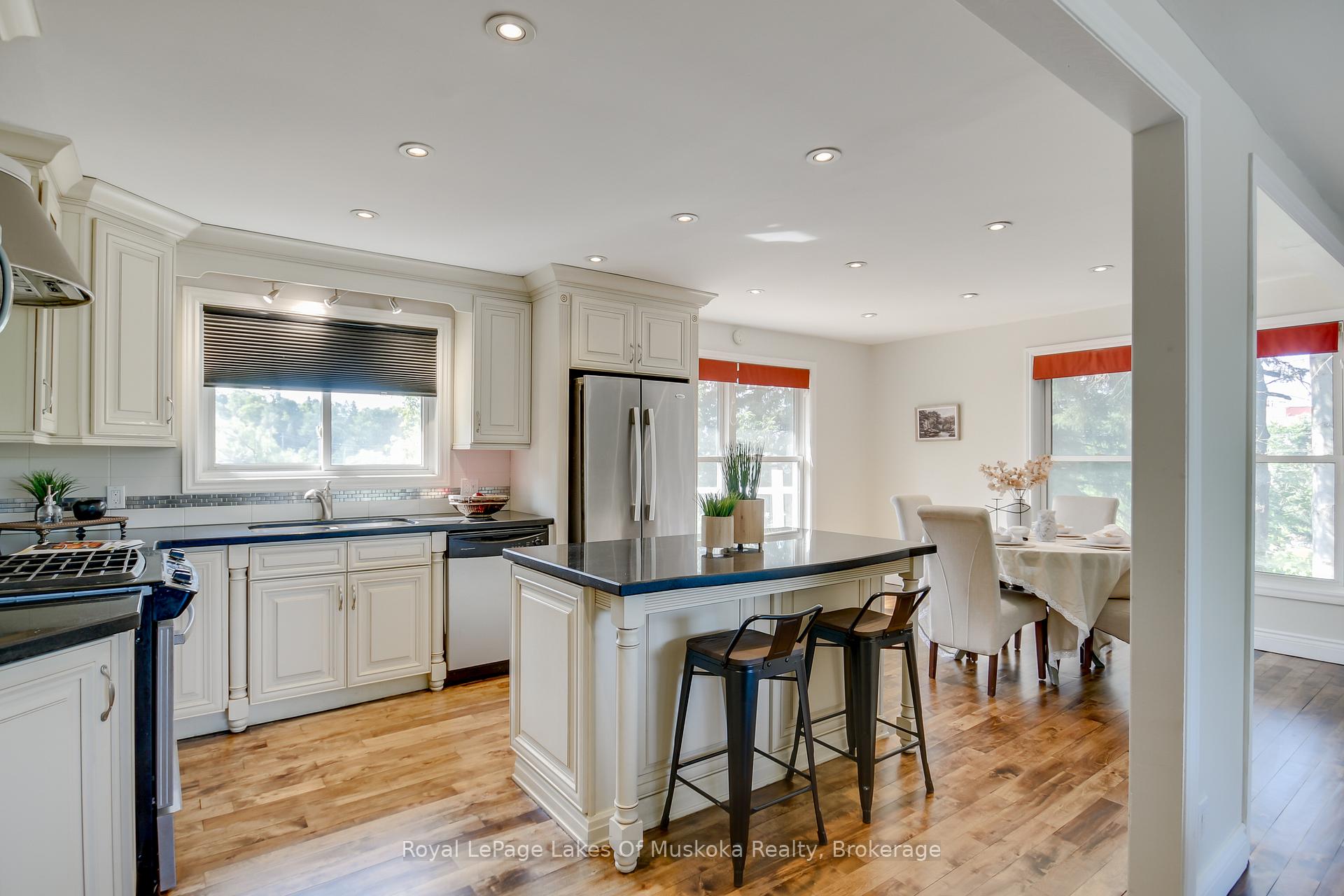 Photo 15 of 30 Taylor Road, Bracebridge, Macaulay — HOMEH