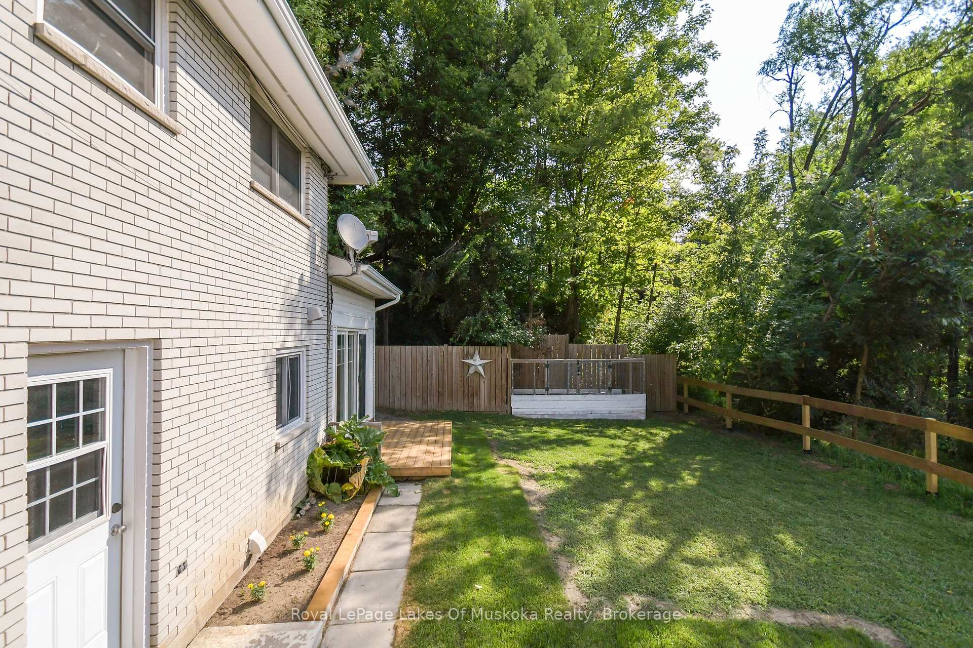 Photo 32 of 30 Taylor Road, Bracebridge, Macaulay — HOMEH