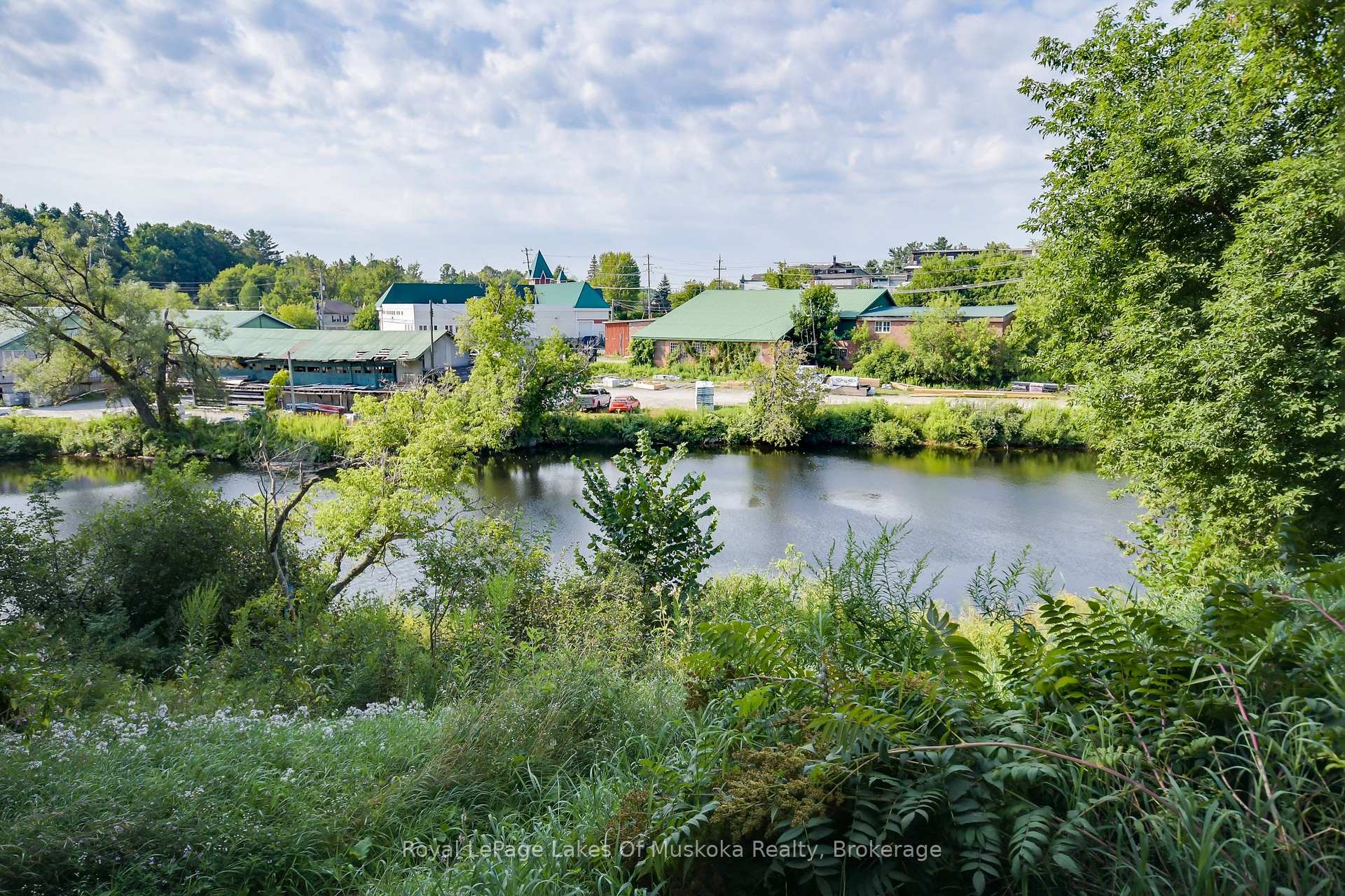 Photo 35 of 30 Taylor Road, Bracebridge, Macaulay — HOMEH