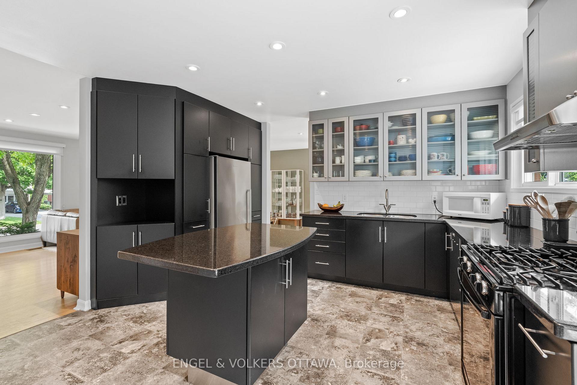 Photo 15 of 1138 Cameo Drive, Ottawa, Copeland Park — HOMEH