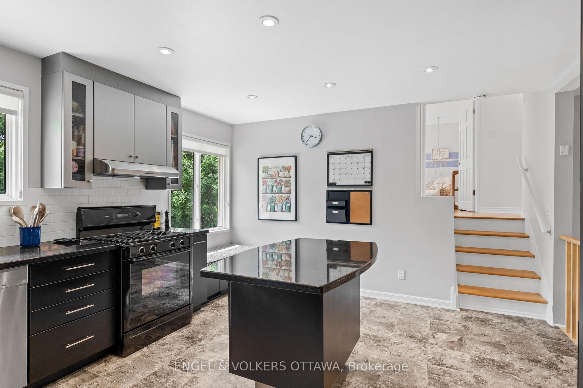 Photo 3 of 1138 Cameo Drive, Ottawa, Copeland Park — HOMEH