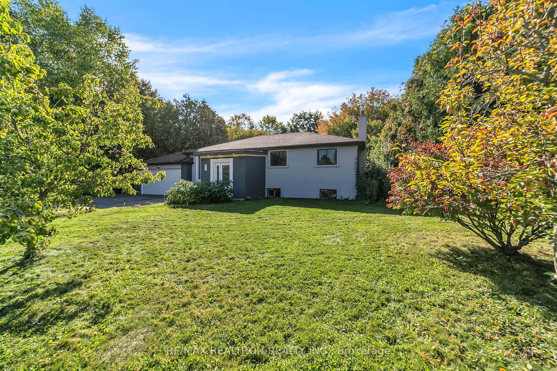 Photo 5 of 41 Tecumseh Drive, Aurora, Aurora Heights — HOMEH