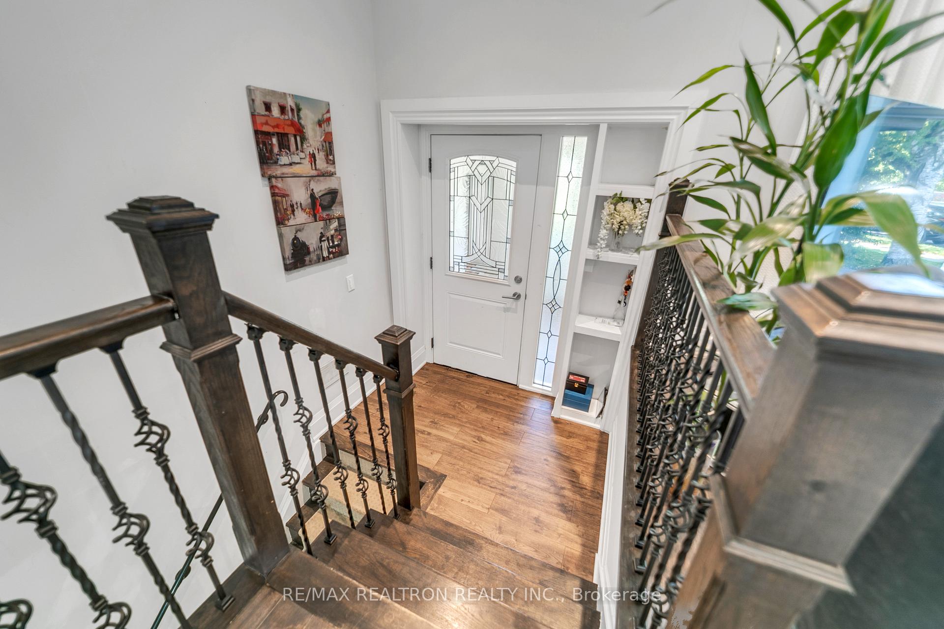 Photo 3 of 41 Tecumseh Drive, Aurora, Aurora Heights — HOMEH