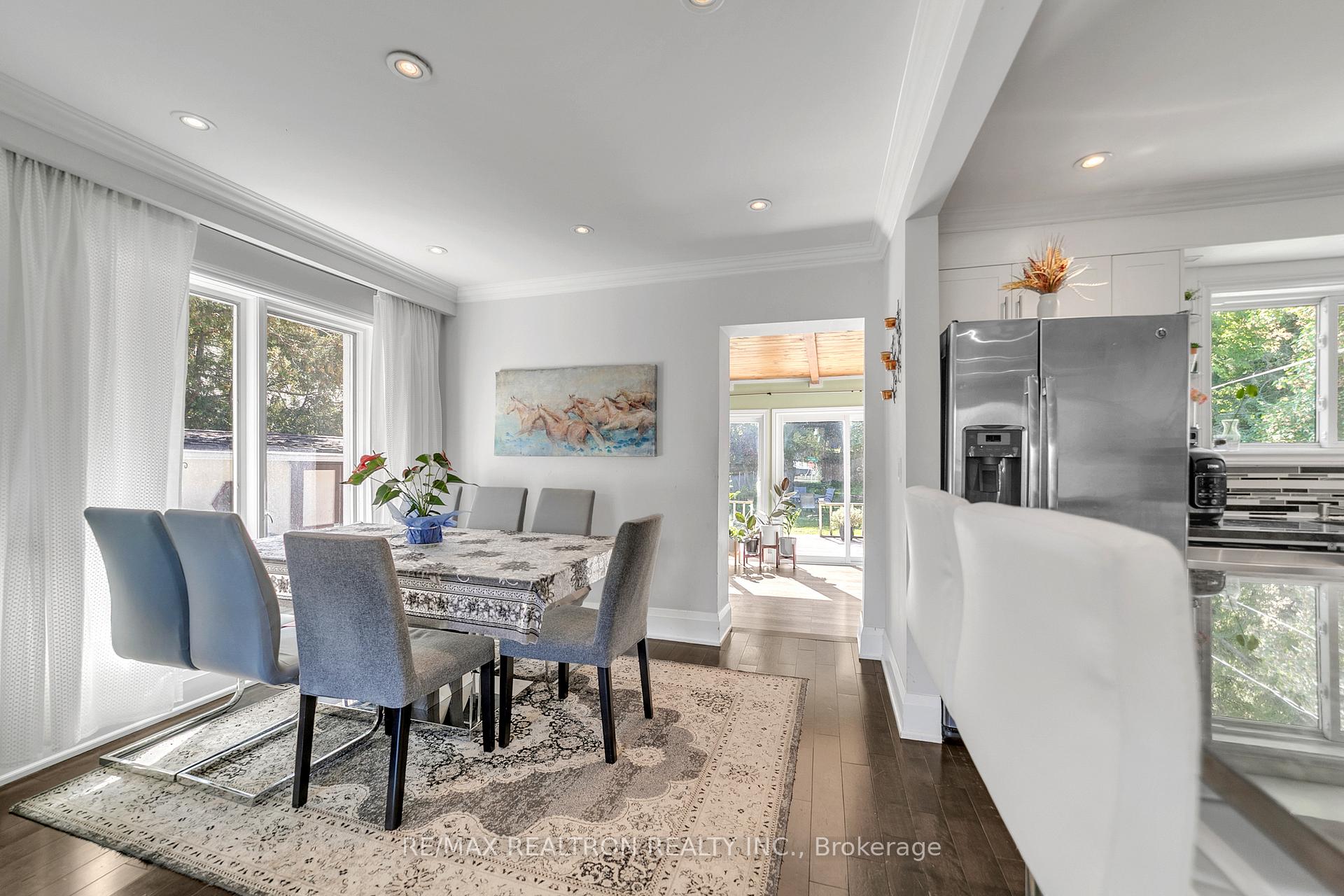 Photo 8 of 41 Tecumseh Drive, Aurora, Aurora Heights — HOMEH