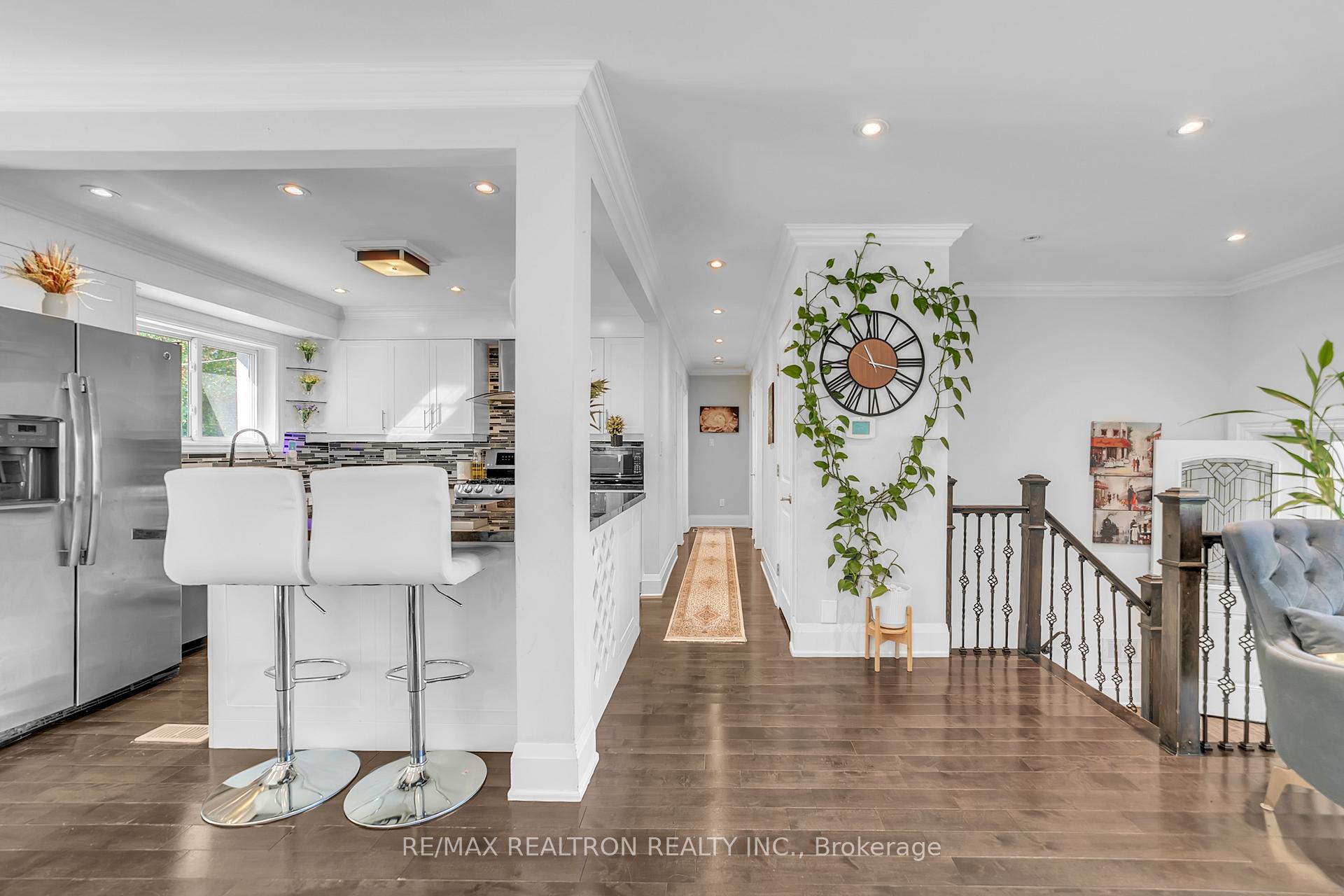 Photo 9 of 41 Tecumseh Drive, Aurora, Aurora Heights — HOMEH