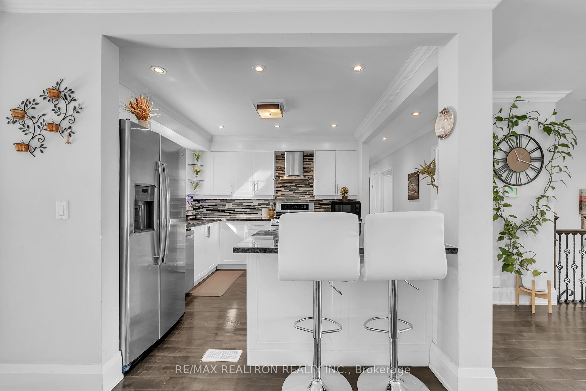 Photo 20 of 41 Tecumseh Drive, Aurora, Aurora Heights — HOMEH