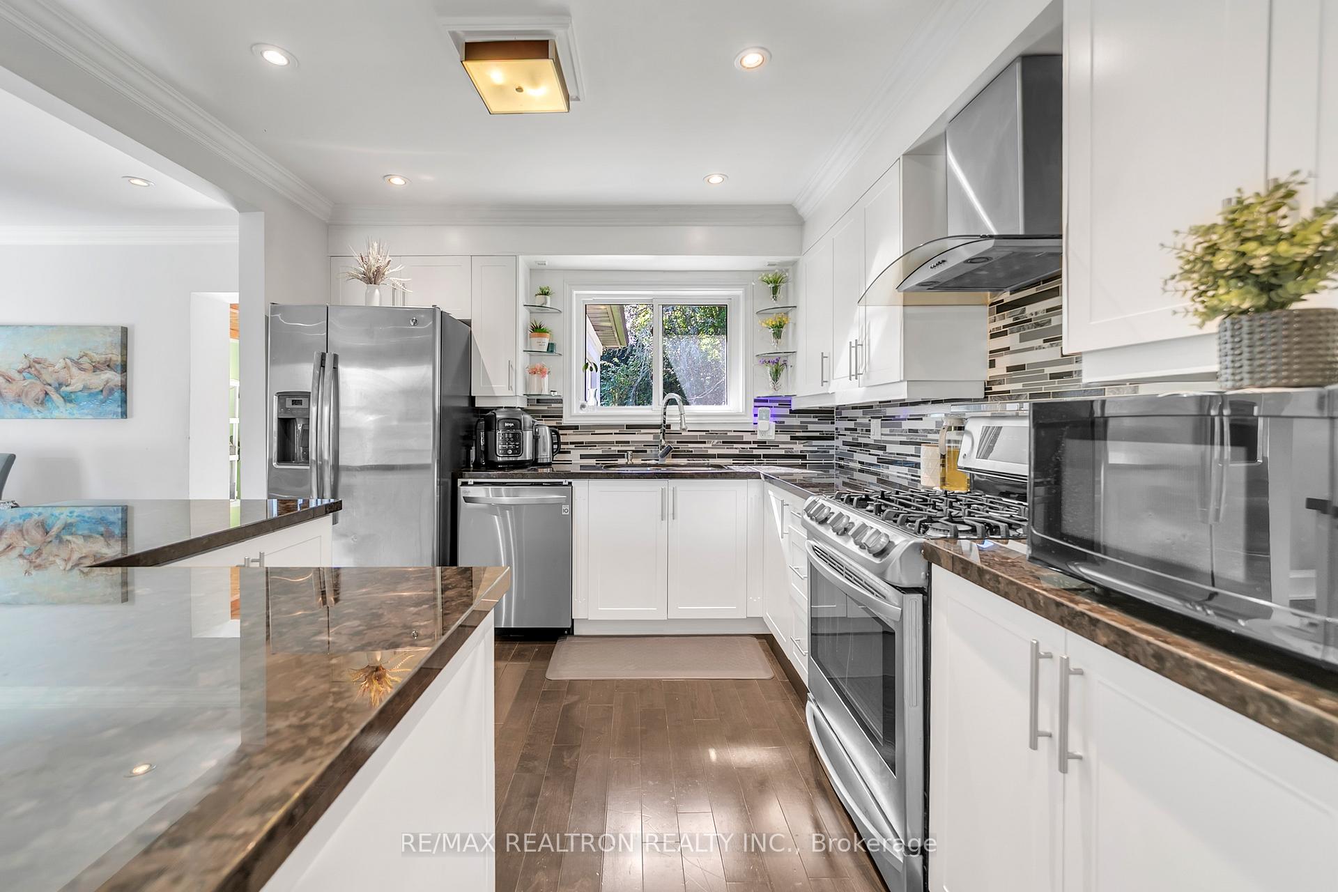 Photo 15 of 41 Tecumseh Drive, Aurora, Aurora Heights — HOMEH