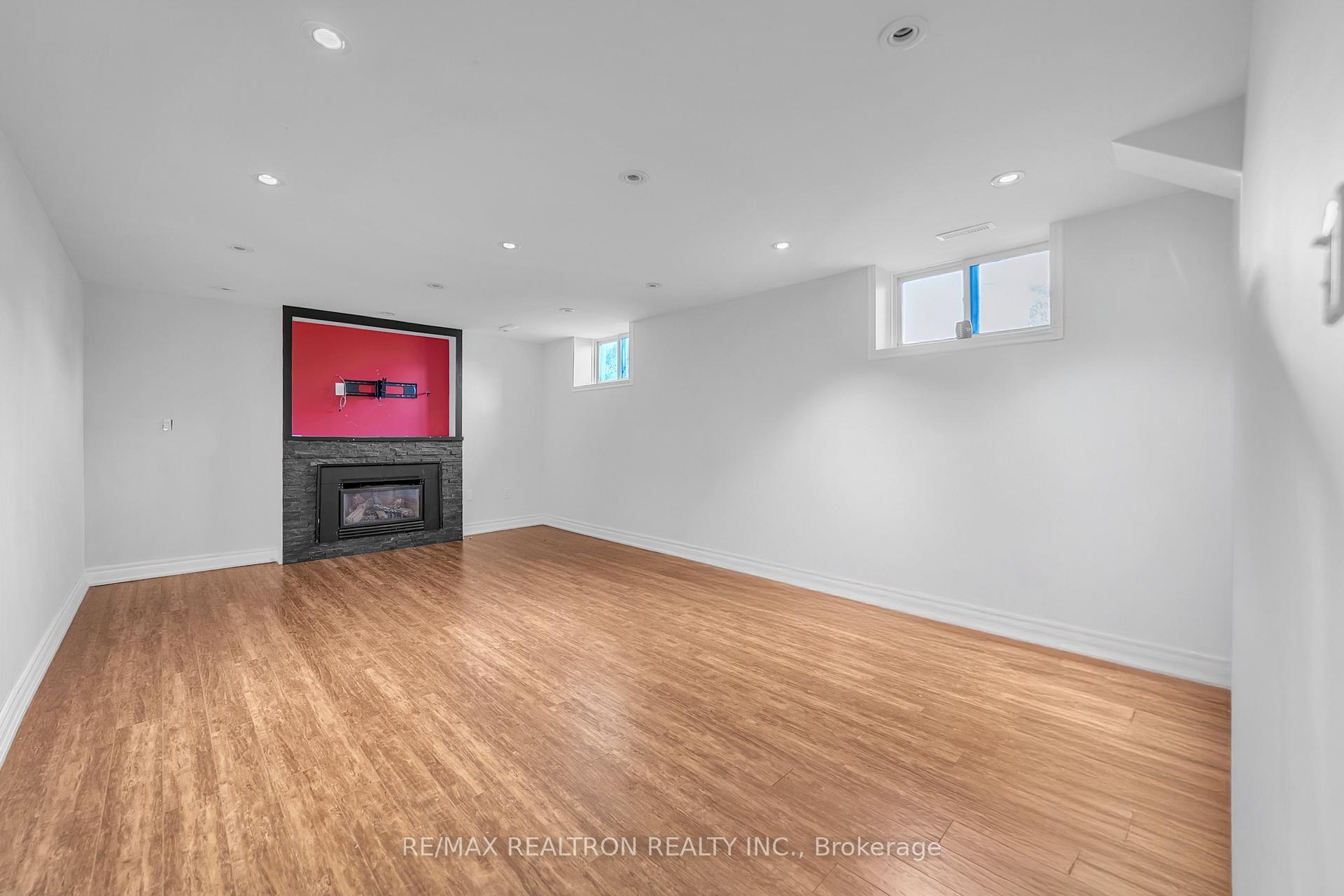 Photo 33 of 41 Tecumseh Drive, Aurora, Aurora Heights — HOMEH