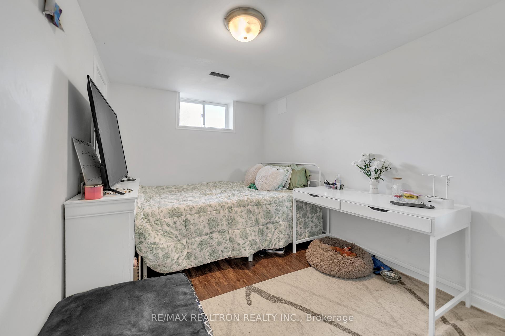 Photo 21 of 41 Tecumseh Drive, Aurora, Aurora Heights — HOMEH