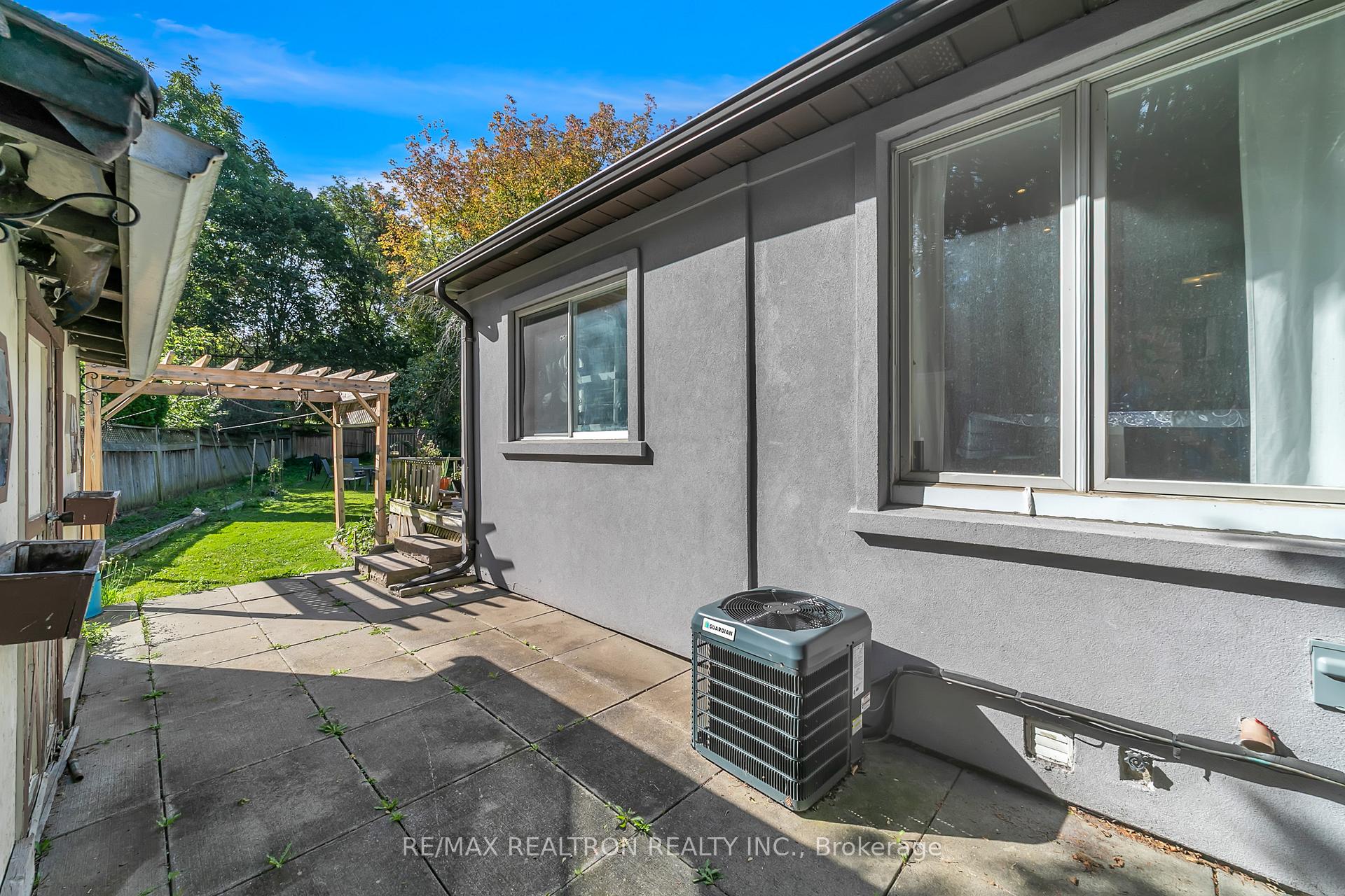 Photo 37 of 41 Tecumseh Drive, Aurora, Aurora Heights — HOMEH