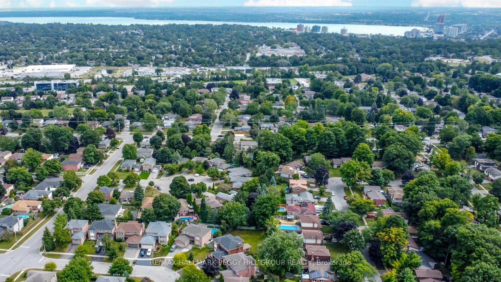 Photo 2 of 9 Oriole Court, Barrie, Cundles East — HOMEH