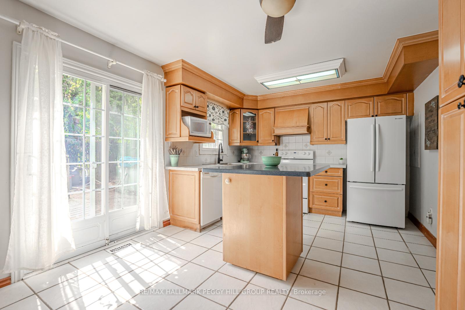 Photo 6 of 9 Oriole Court, Barrie, Cundles East — HOMEH