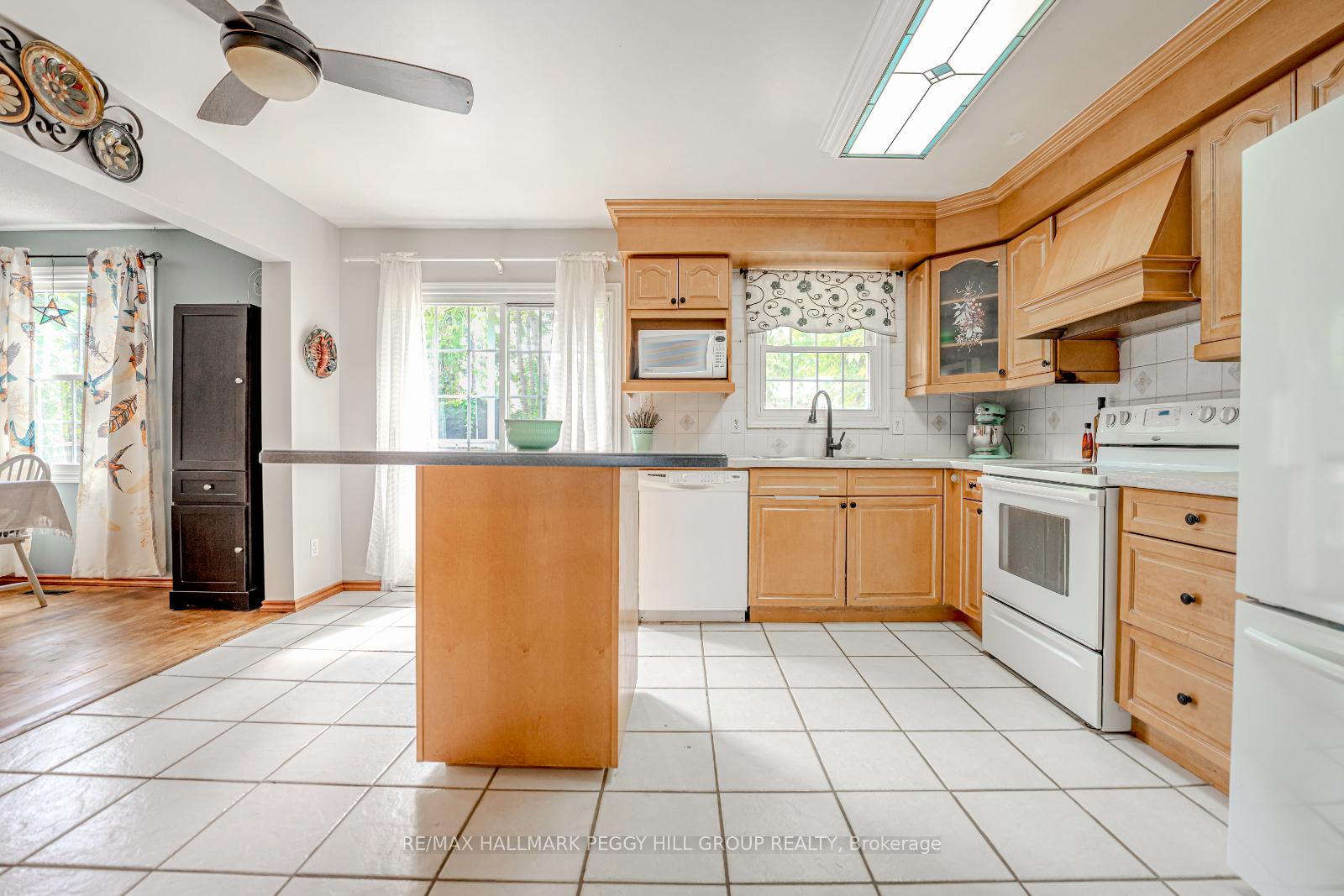 Photo 4 of 9 Oriole Court, Barrie, Cundles East — HOMEH