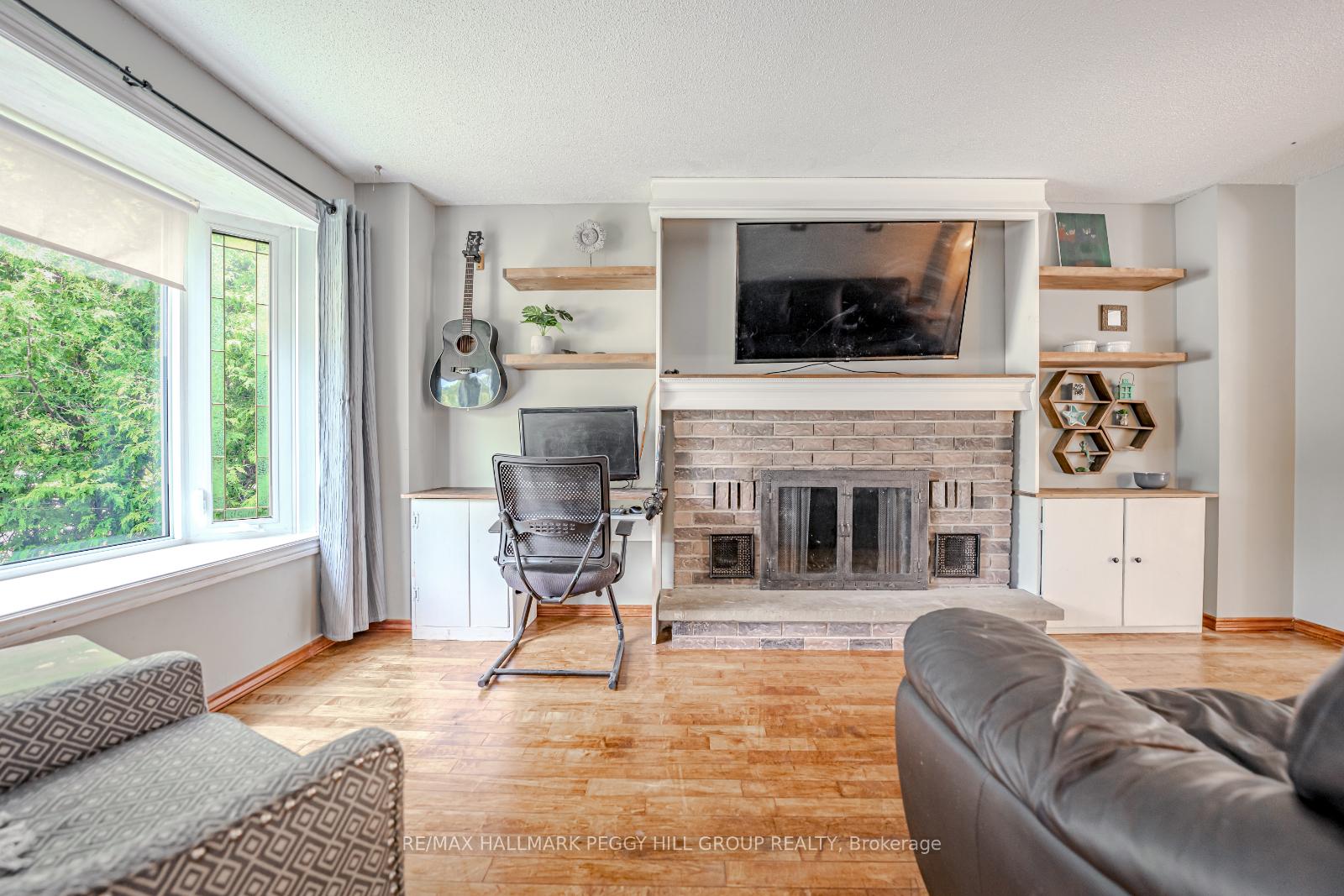 Photo 8 of 9 Oriole Court, Barrie, Cundles East — HOMEH