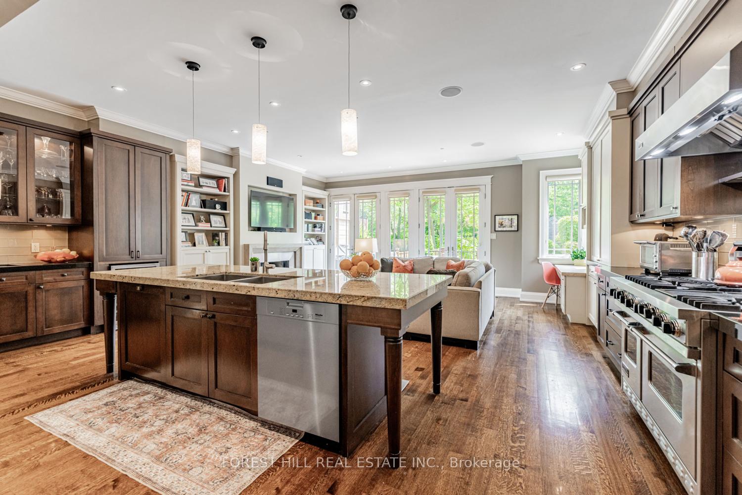 Photo 12 of 35 Sheldrake Boulevard, Toronto, Mount Pleasant East — HOMEH