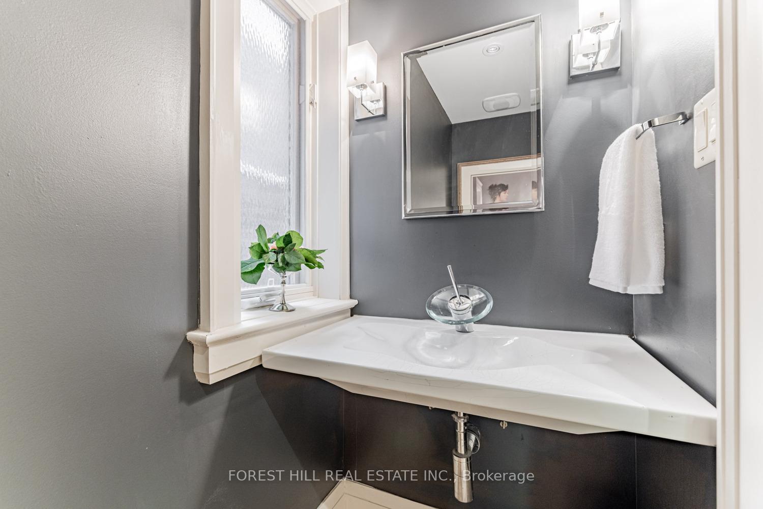 Photo 10 of 35 Sheldrake Boulevard, Toronto, Mount Pleasant East — HOMEH