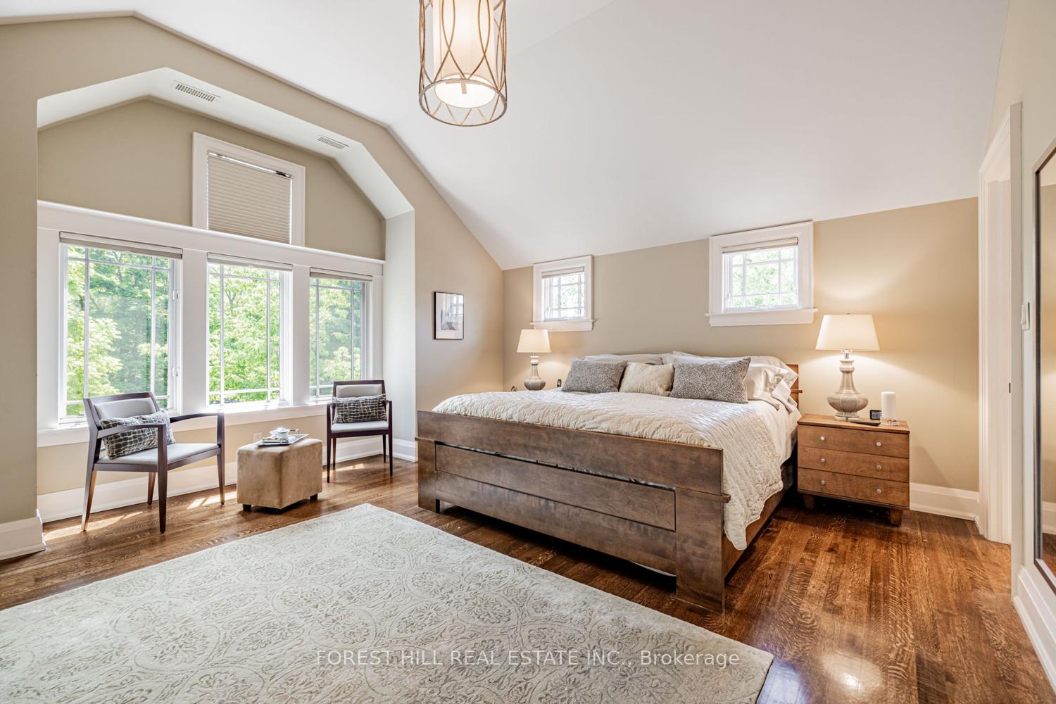 Photo 13 of 35 Sheldrake Boulevard, Toronto, Mount Pleasant East — HOMEH
