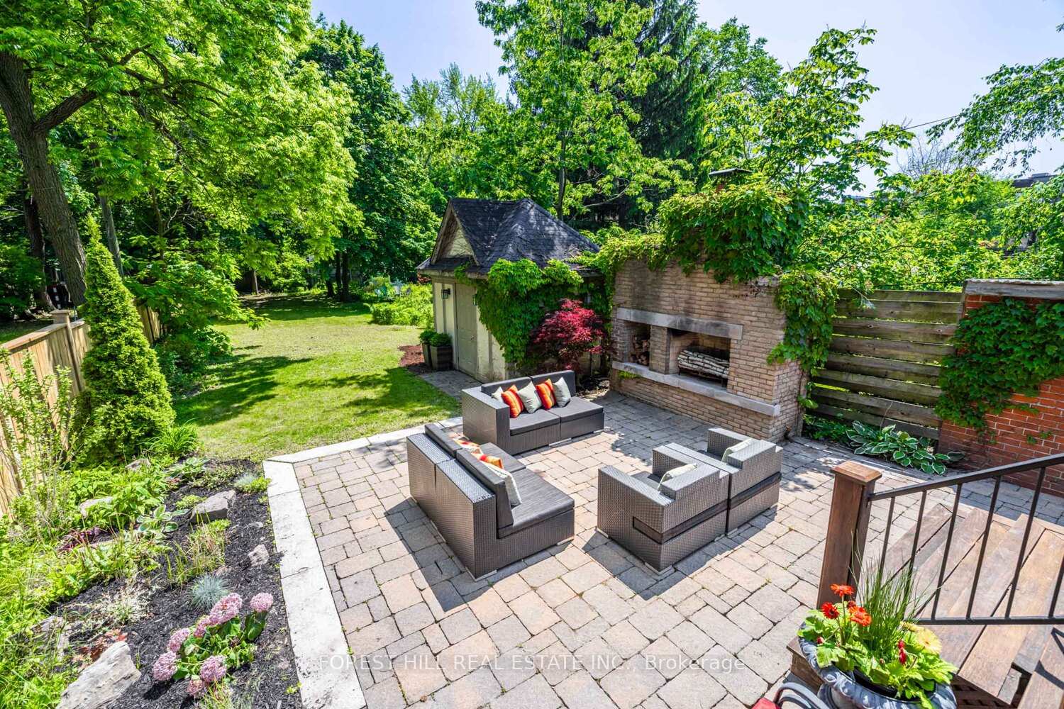 Photo 24 of 35 Sheldrake Boulevard, Toronto, Mount Pleasant East — HOMEH