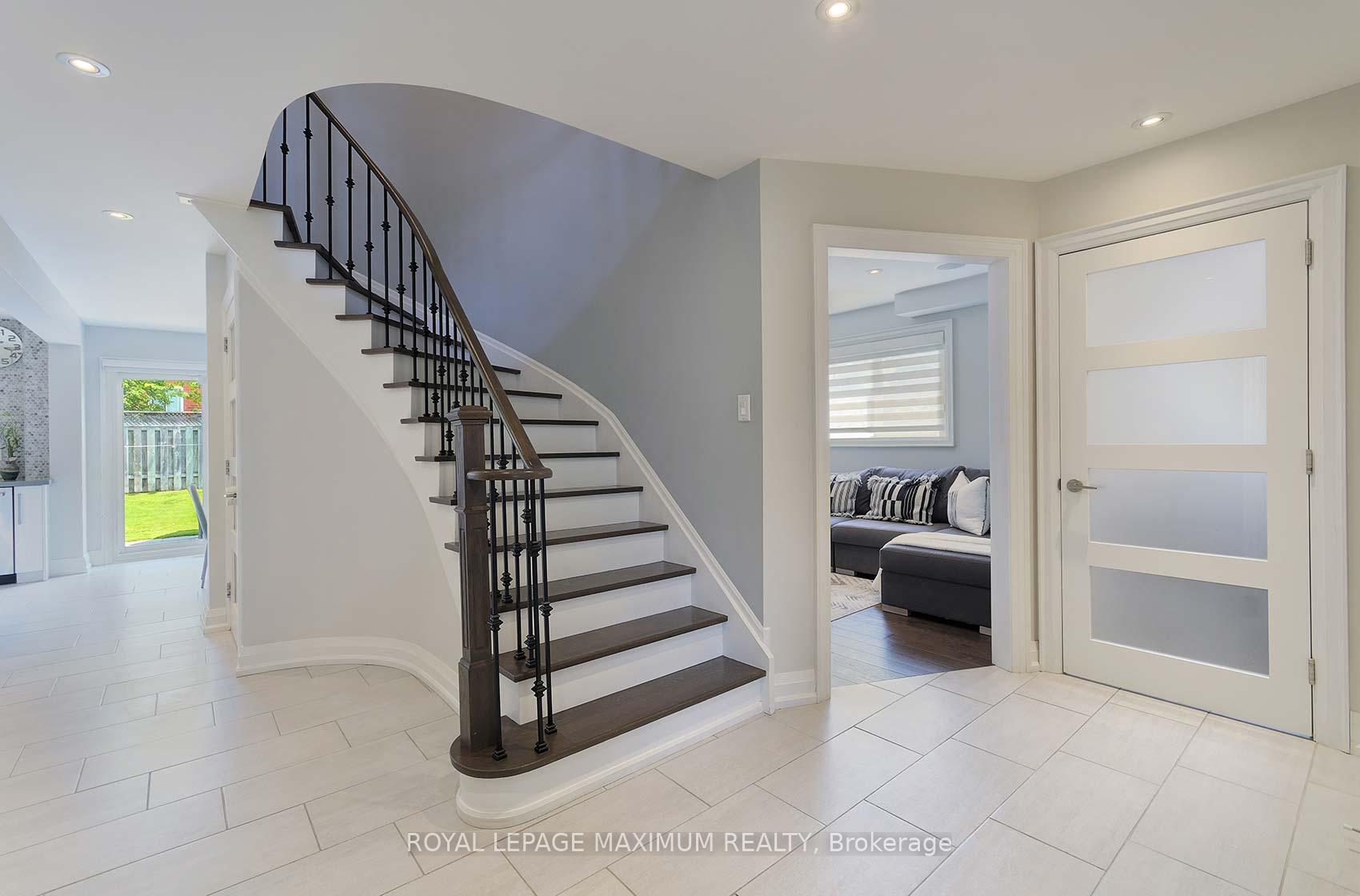 Photo 2 of 9 Pembrook Street, Caledon, Bolton East — HOMEH