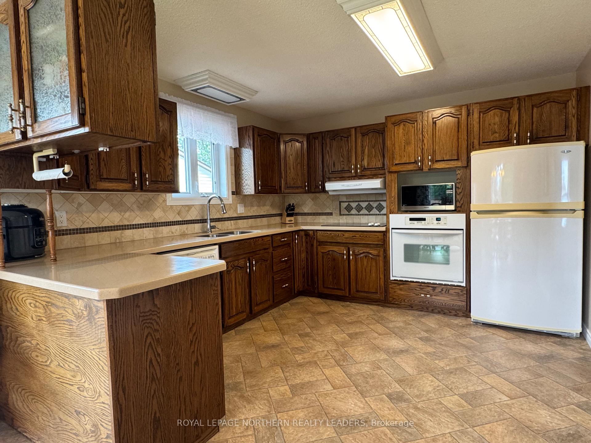 Photo 4 of 159 Eric Crescent, Timmins, SP - Main Area — HOMEH
