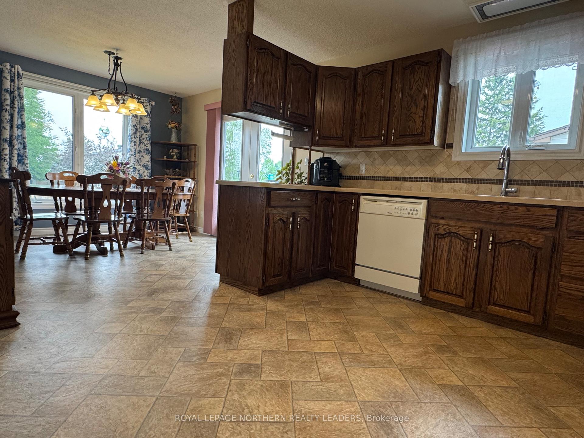 Photo 15 of 159 Eric Crescent, Timmins, SP - Main Area — HOMEH