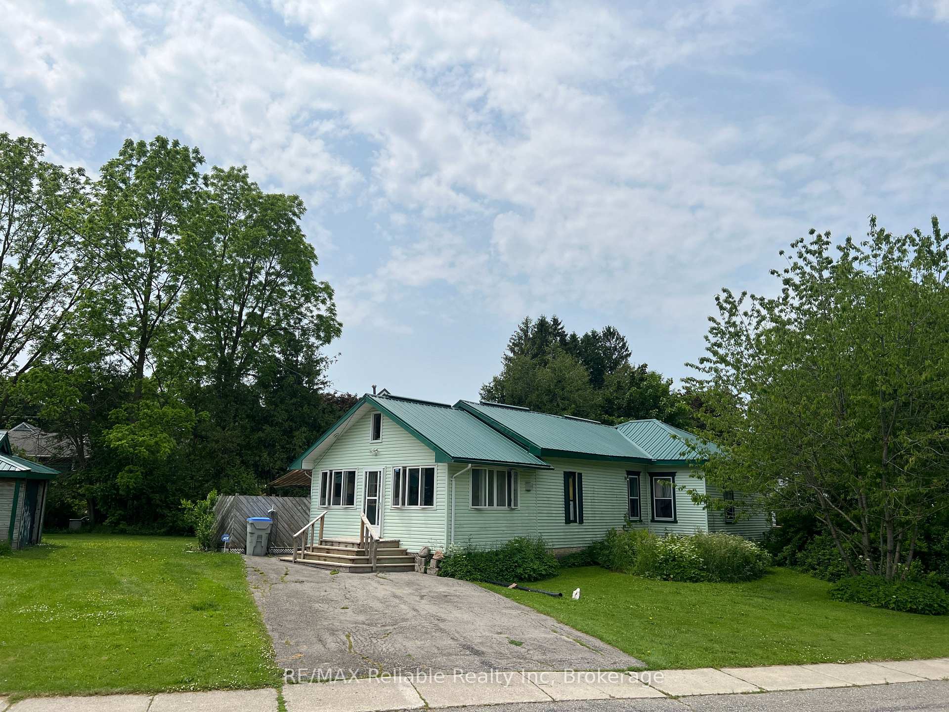 Photo 2 of 83 North Street S, Central Huron, Clinton — HOMEH