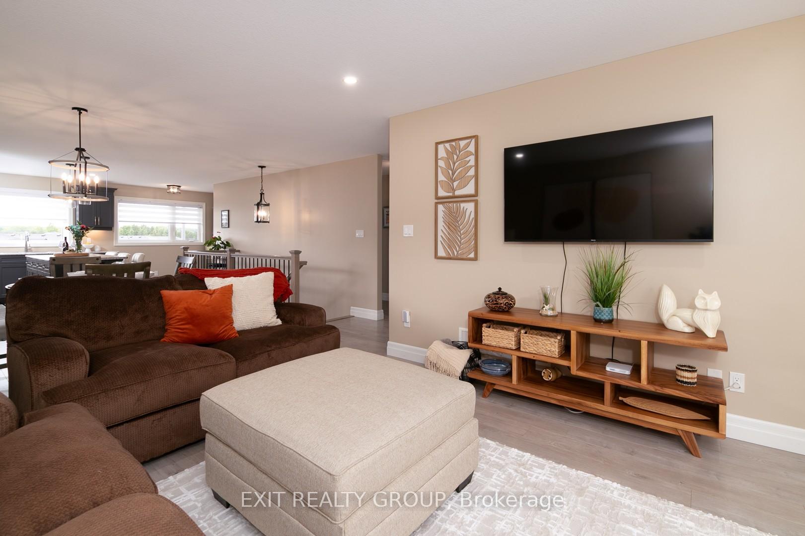 Photo 13 of 37 Caleb Crescent, Quinte West, Sidney Ward — HOMEH