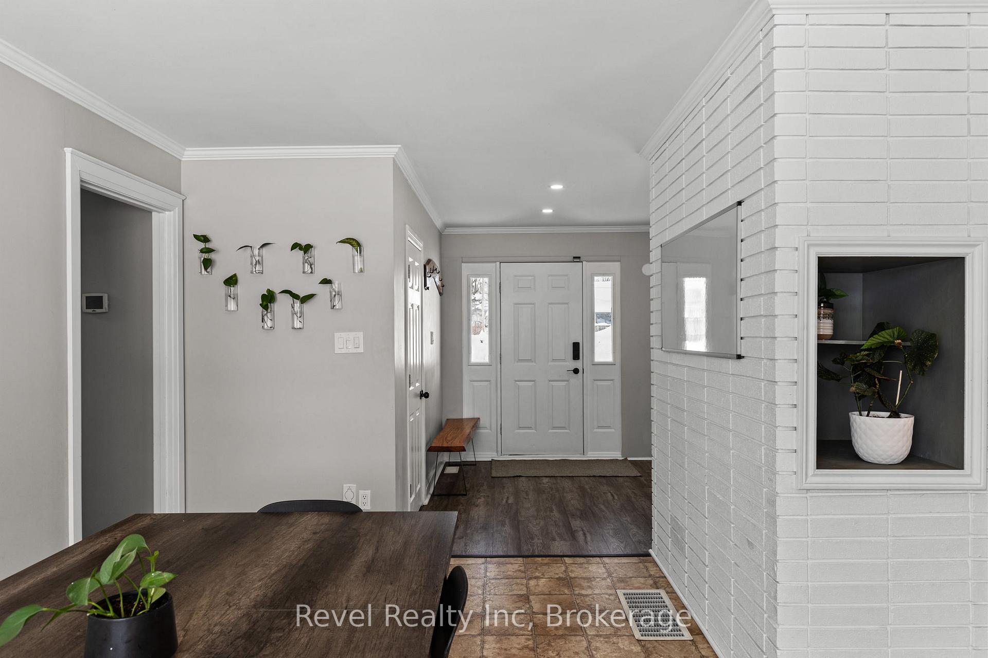 Photo 6 of 21 John Street, Springwater, Elmvale — HOMEH