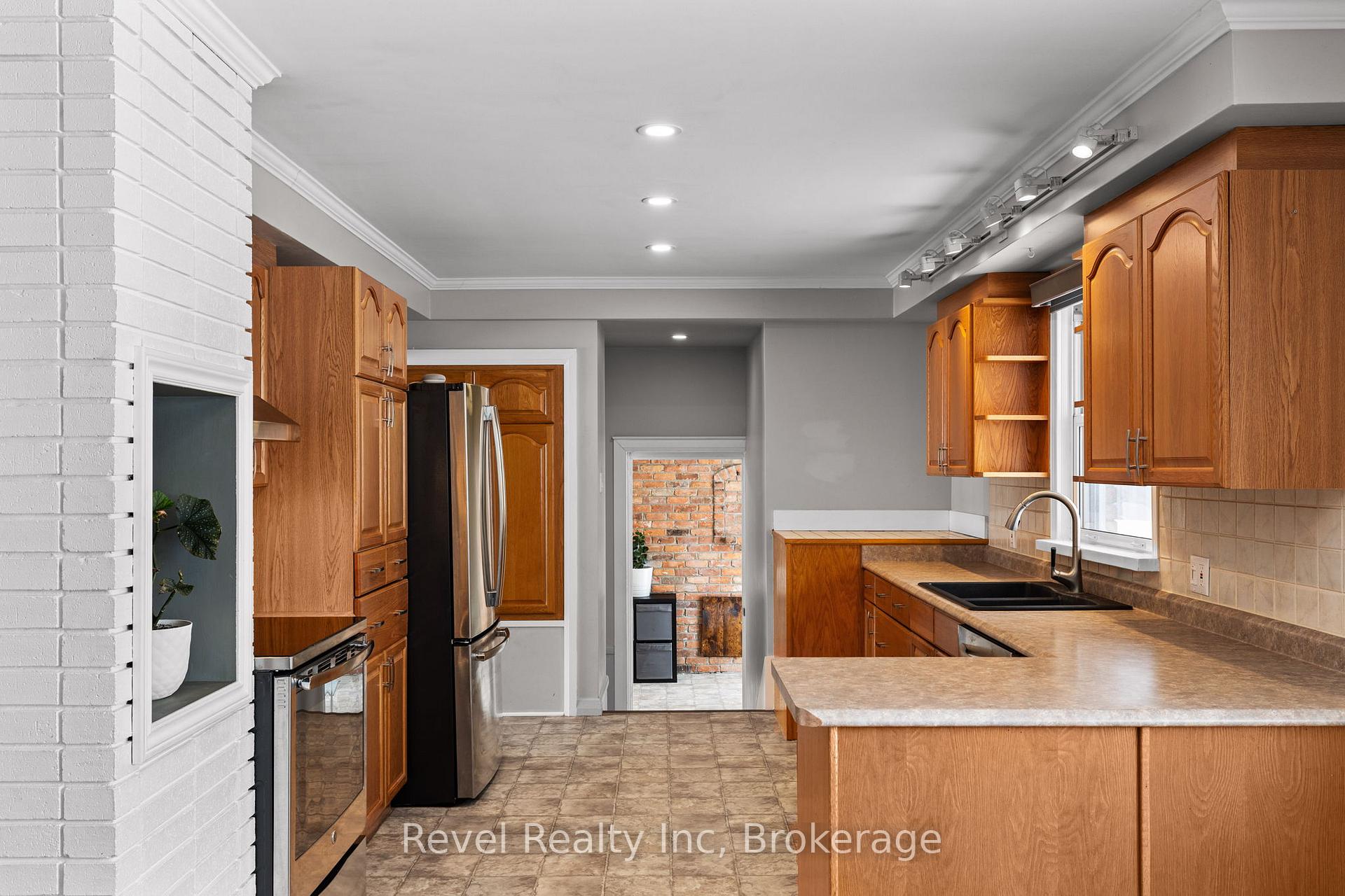 Photo 10 of 21 John Street, Springwater, Elmvale — HOMEH