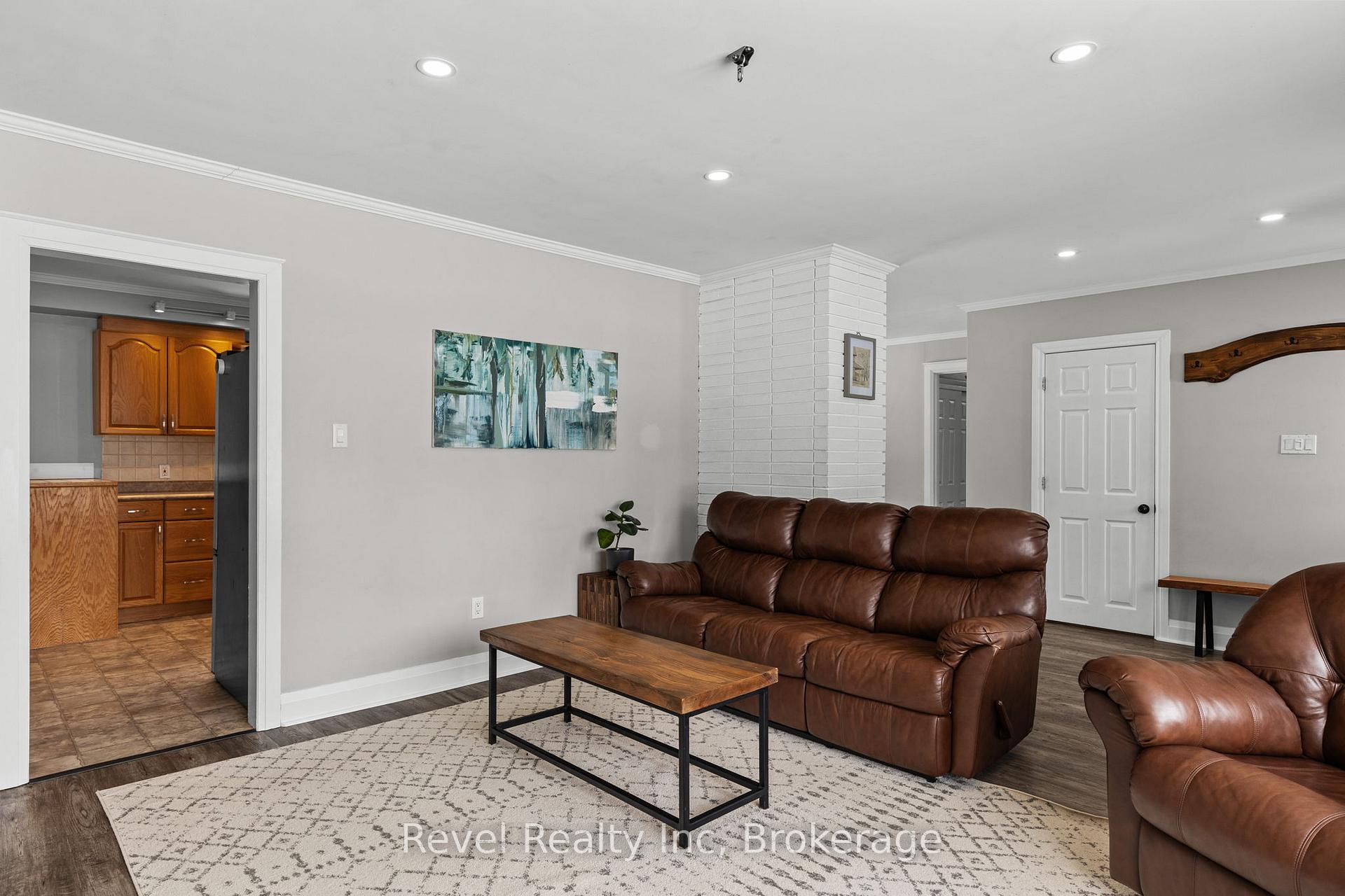 Photo 8 of 21 John Street, Springwater, Elmvale — HOMEH
