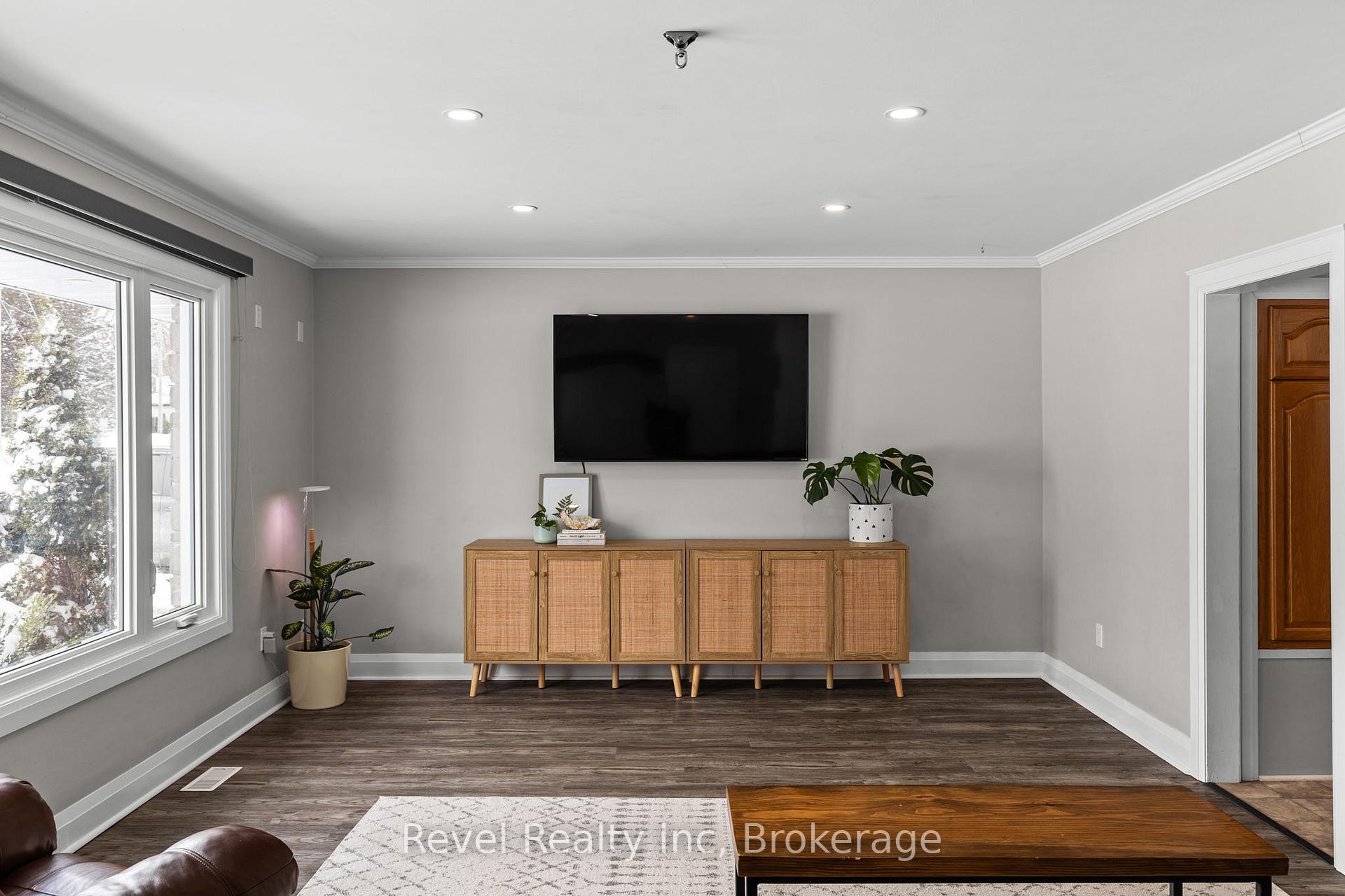 Photo 9 of 21 John Street, Springwater, Elmvale — HOMEH