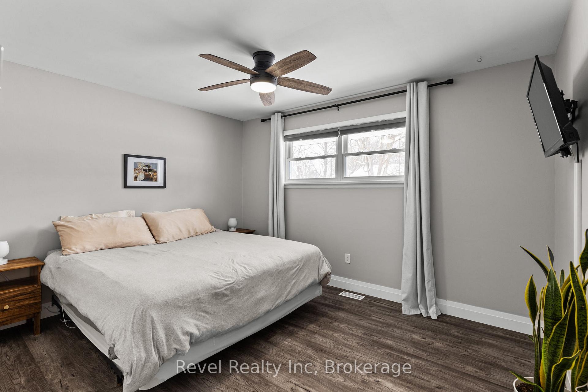 Photo 25 of 21 John Street, Springwater, Elmvale — HOMEH